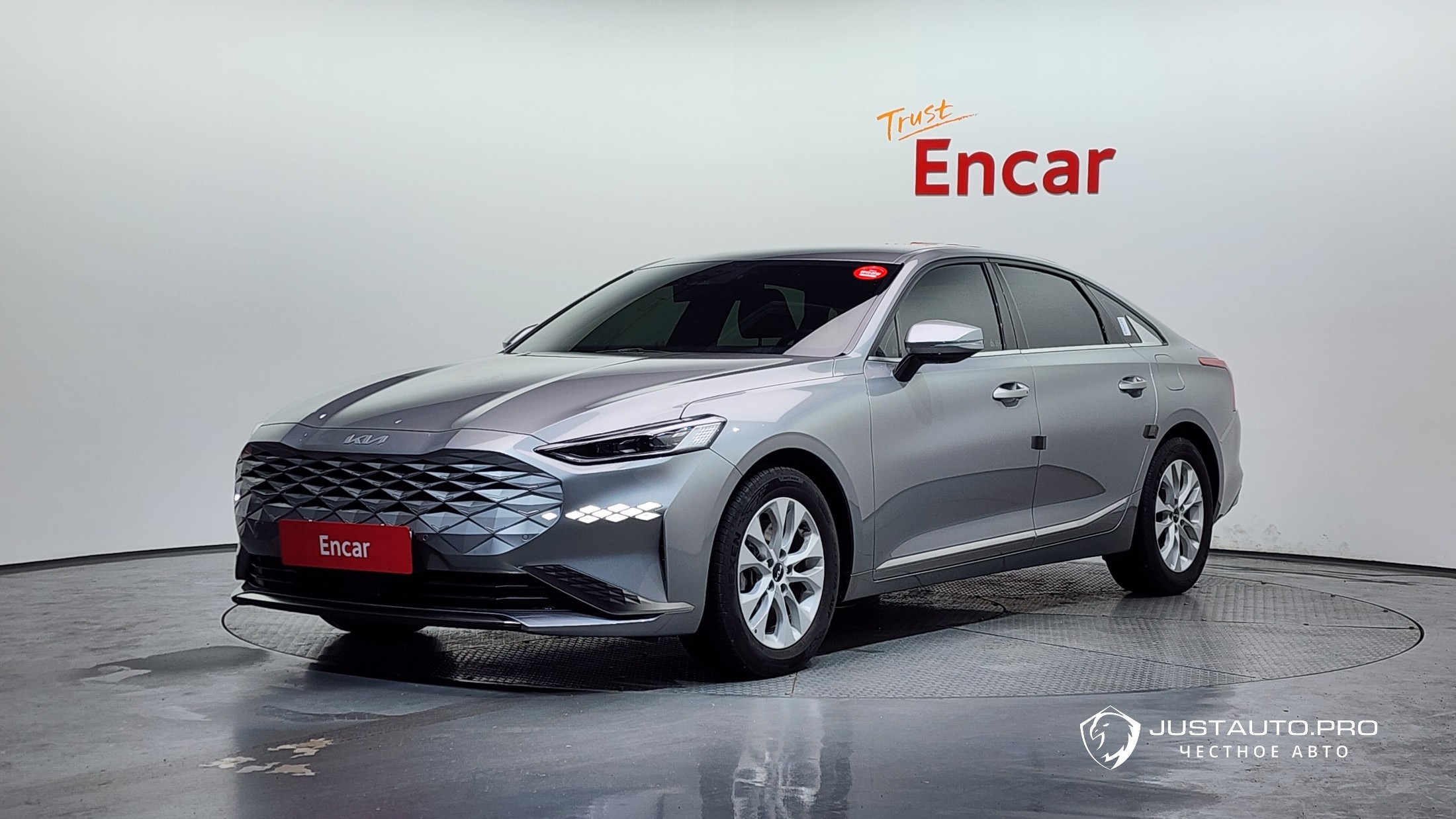 Автомобиль Kia K8