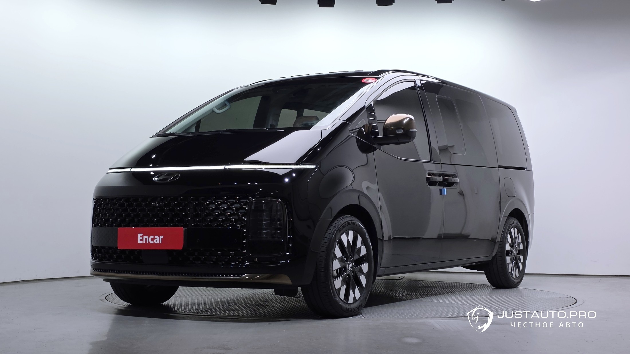 Автомобиль Hyundai Staria