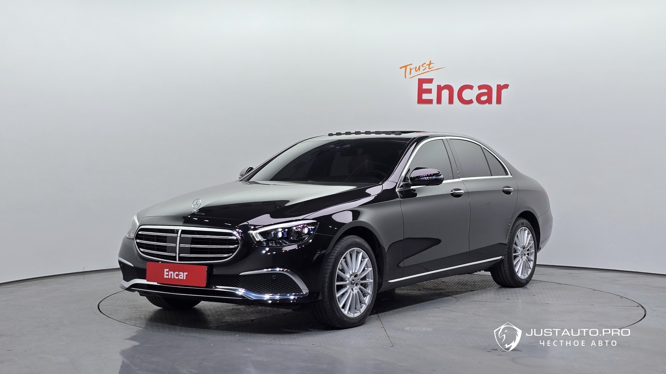 Автомобиль Mercedes-Benz E-Class