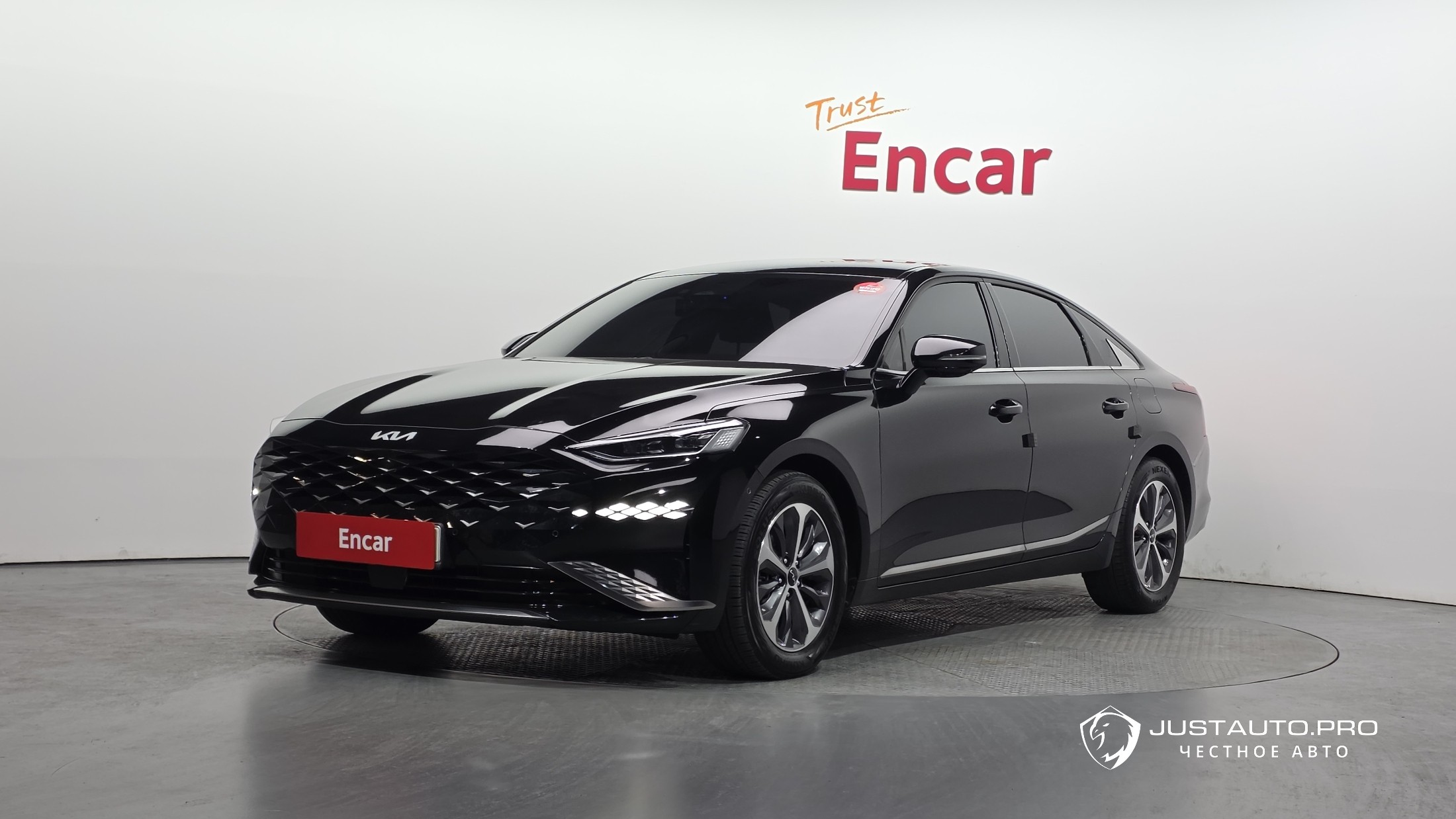 Автомобиль Kia K8