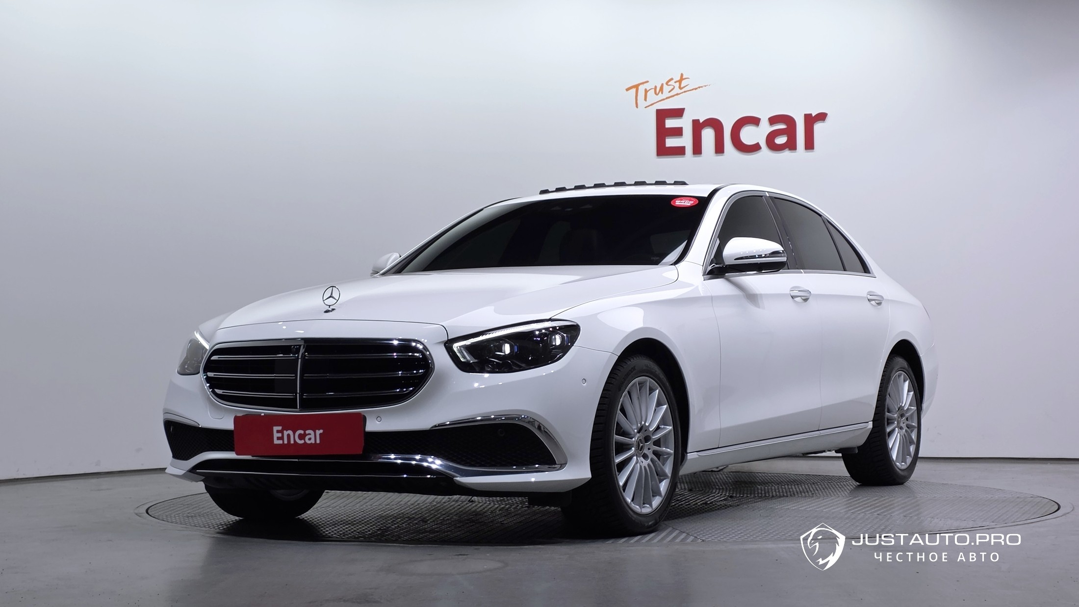 Автомобиль Mercedes-Benz E-Class