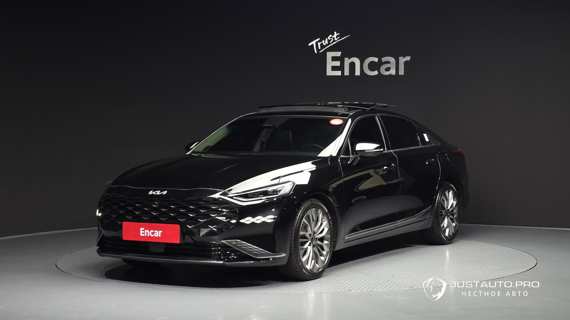 Автомобиль Kia K8