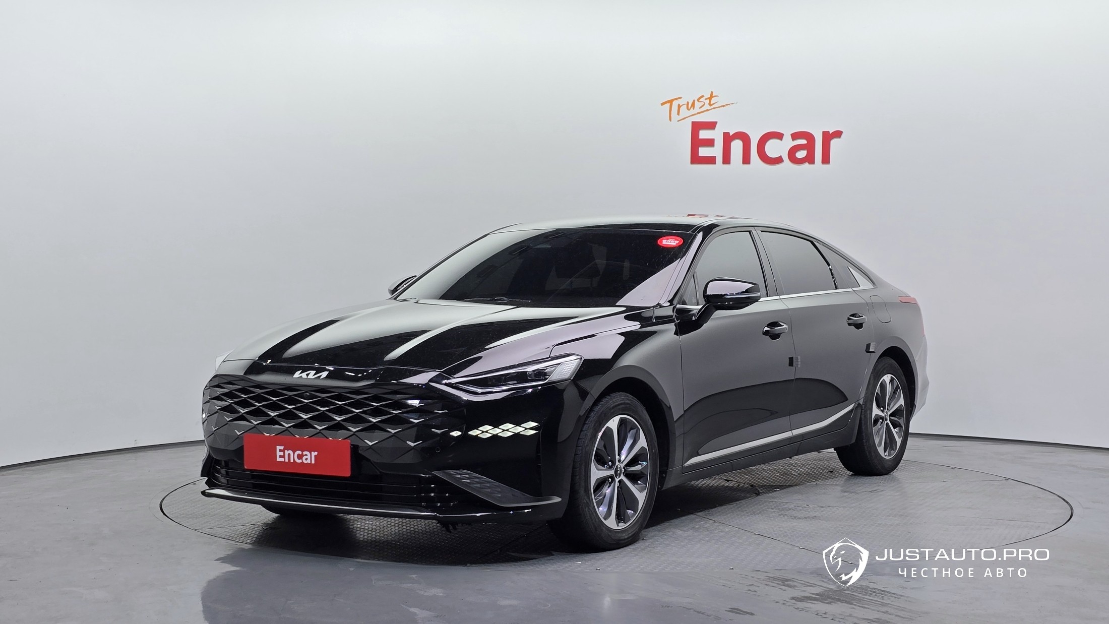 Автомобиль Kia K8