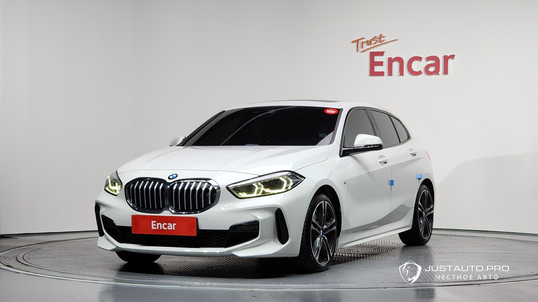Автомобиль BMW 1-Series