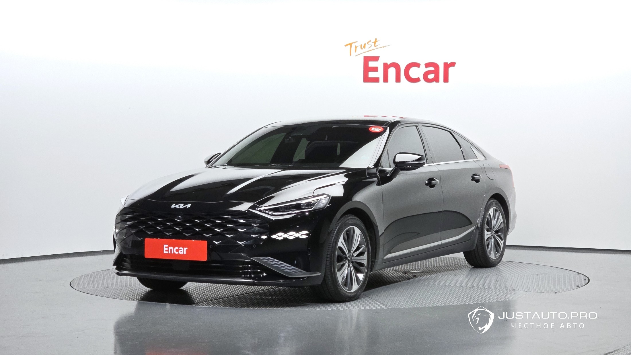 Автомобиль Kia K8