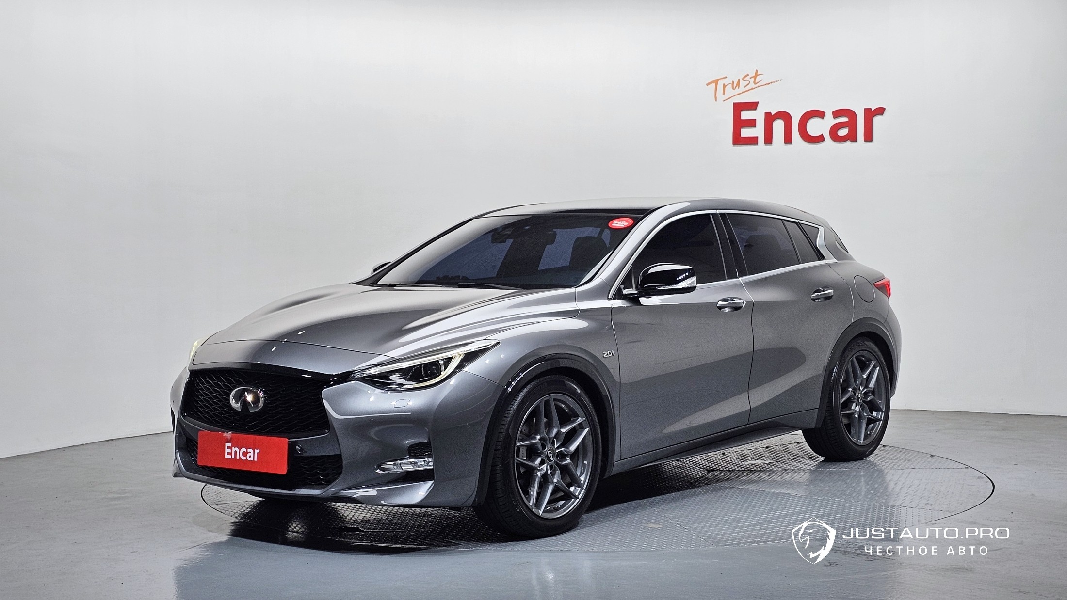 Автомобиль Infiniti Q30
