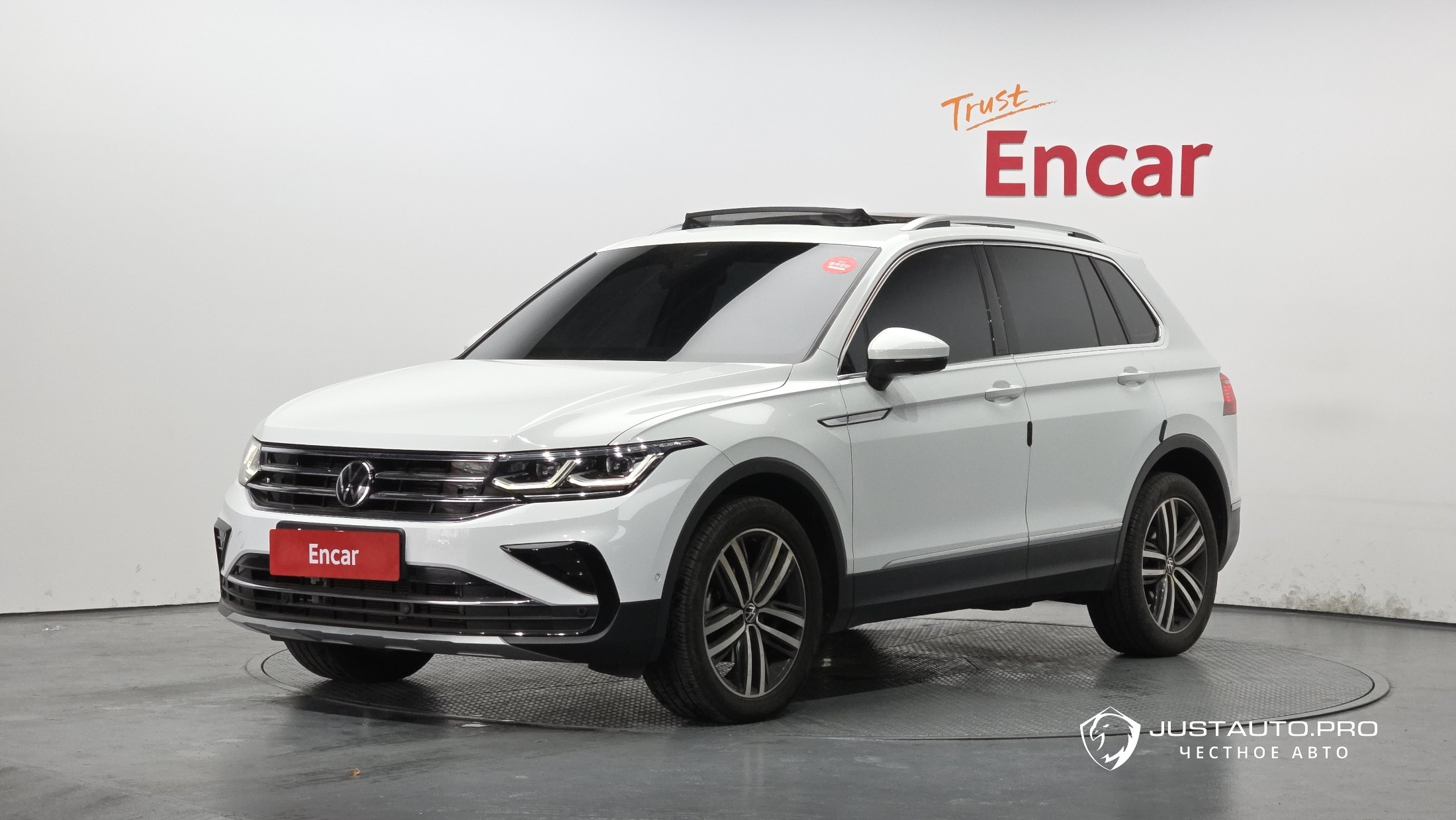 Автомобиль Volkswagen Tiguan