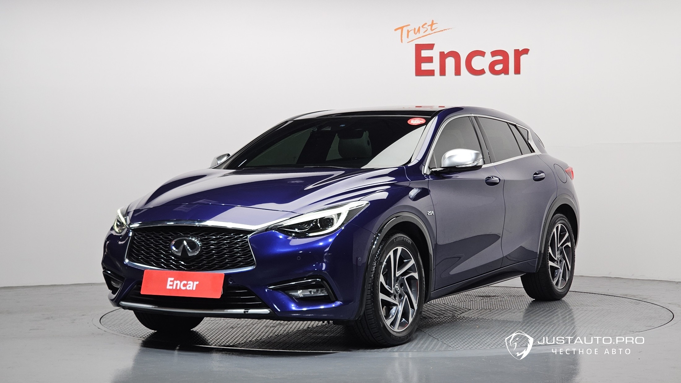 Автомобиль Infiniti Q30