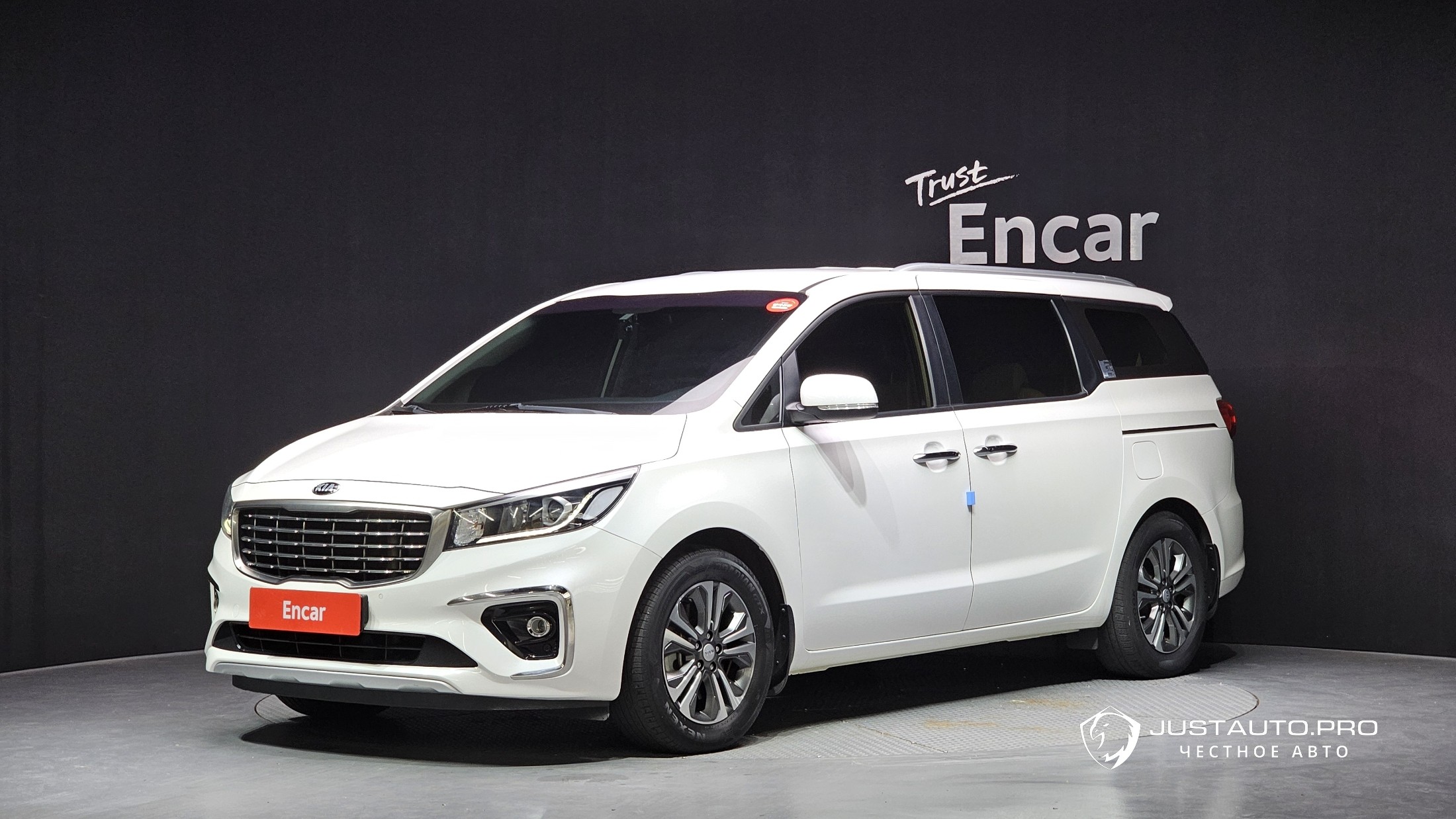 Автомобиль Kia Canival