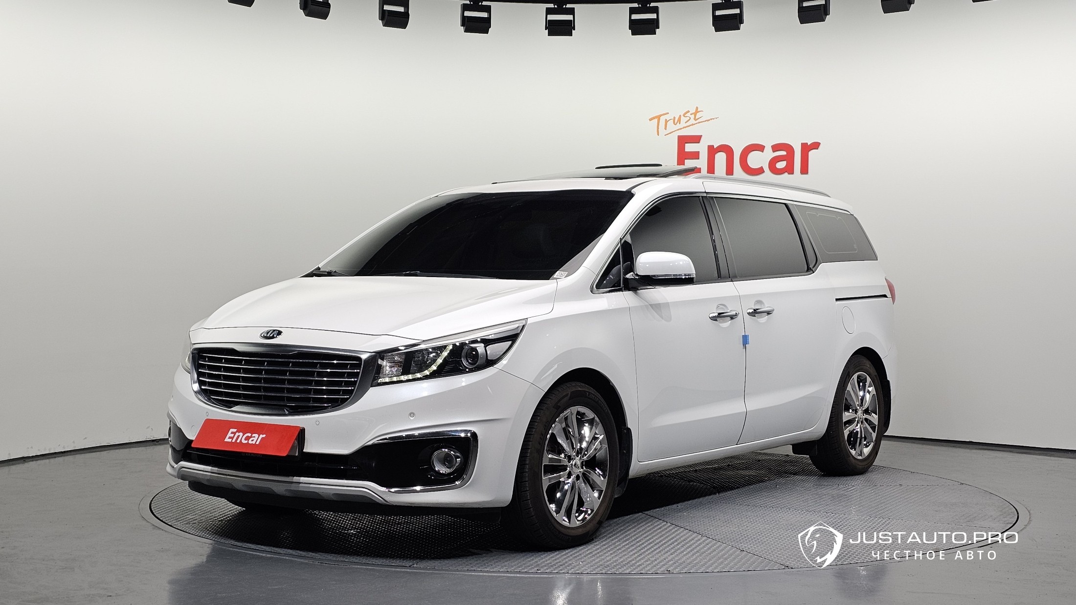 Автомобиль Kia Canival