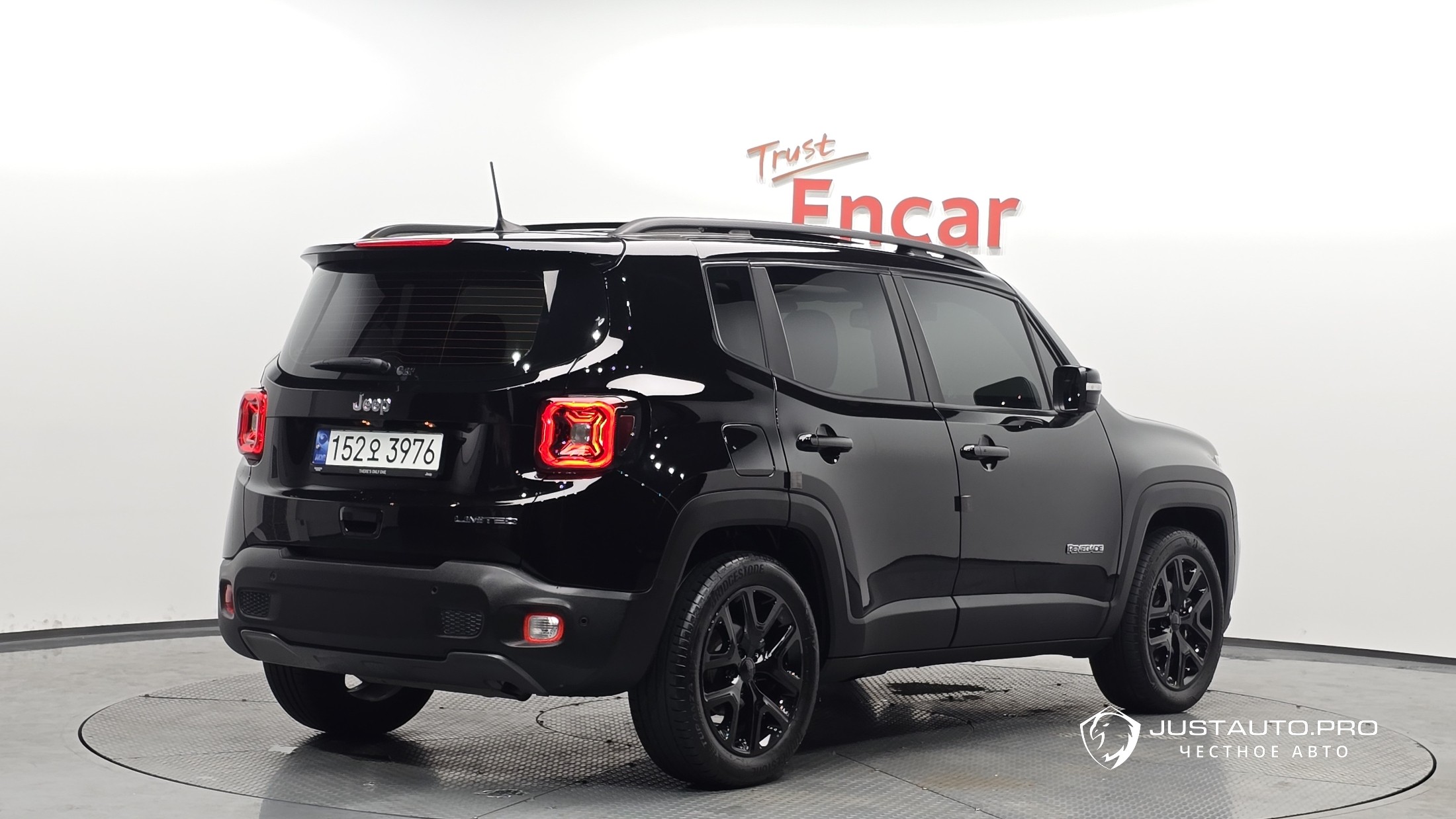 Автомобиль Jeep Renegade