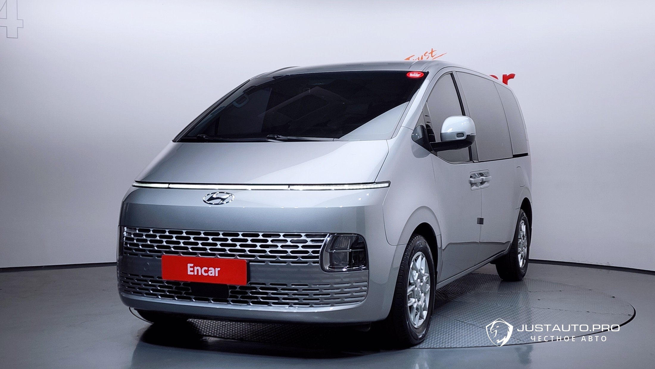 Автомобиль Hyundai Staria