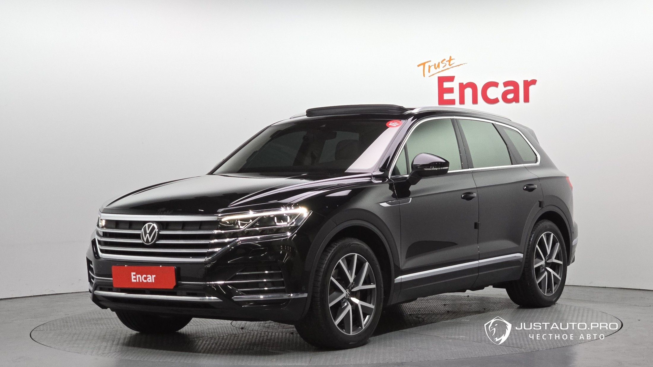 Автомобиль Volkswagen Touareg