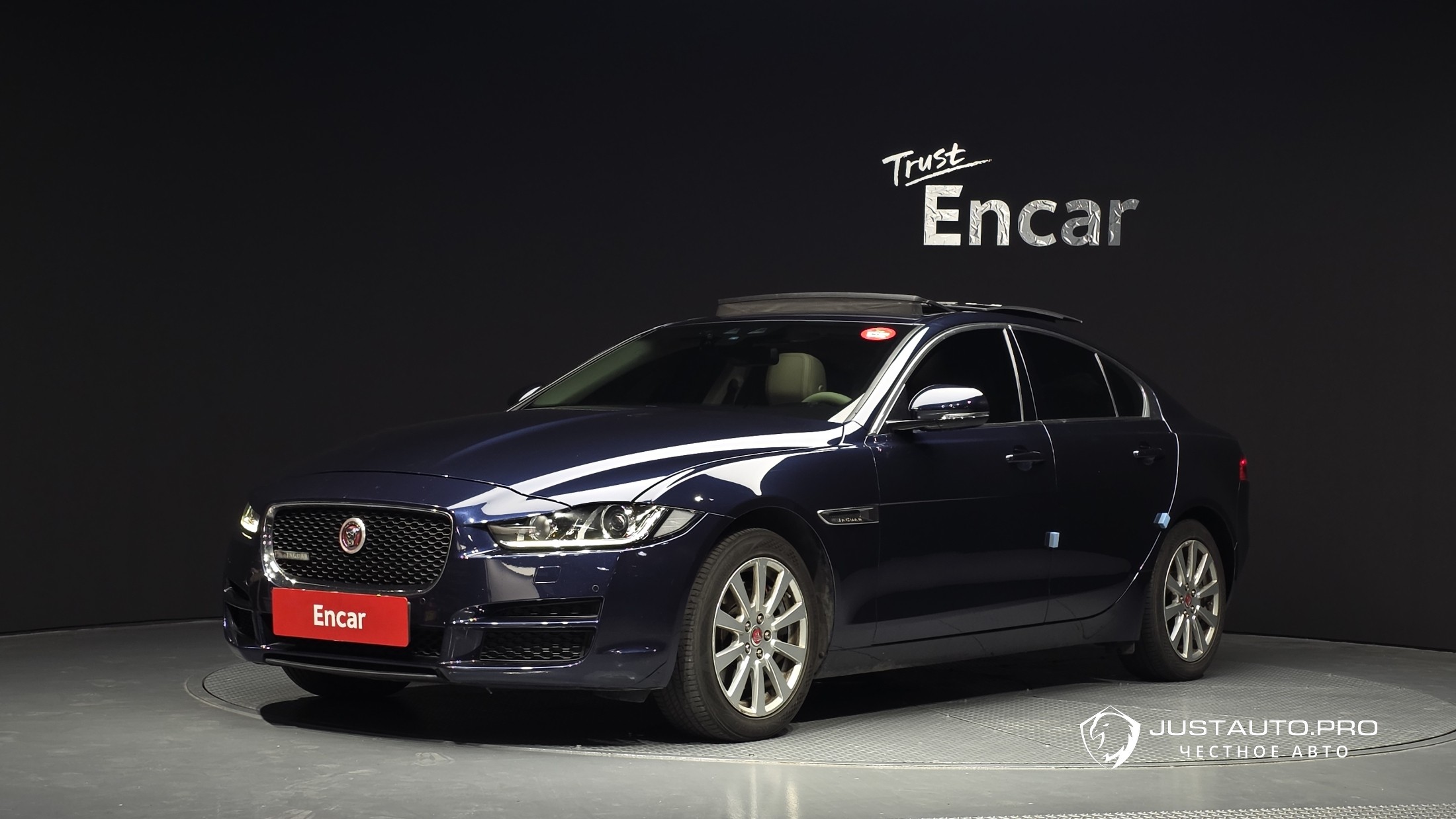 Автомобиль Jaguar XE