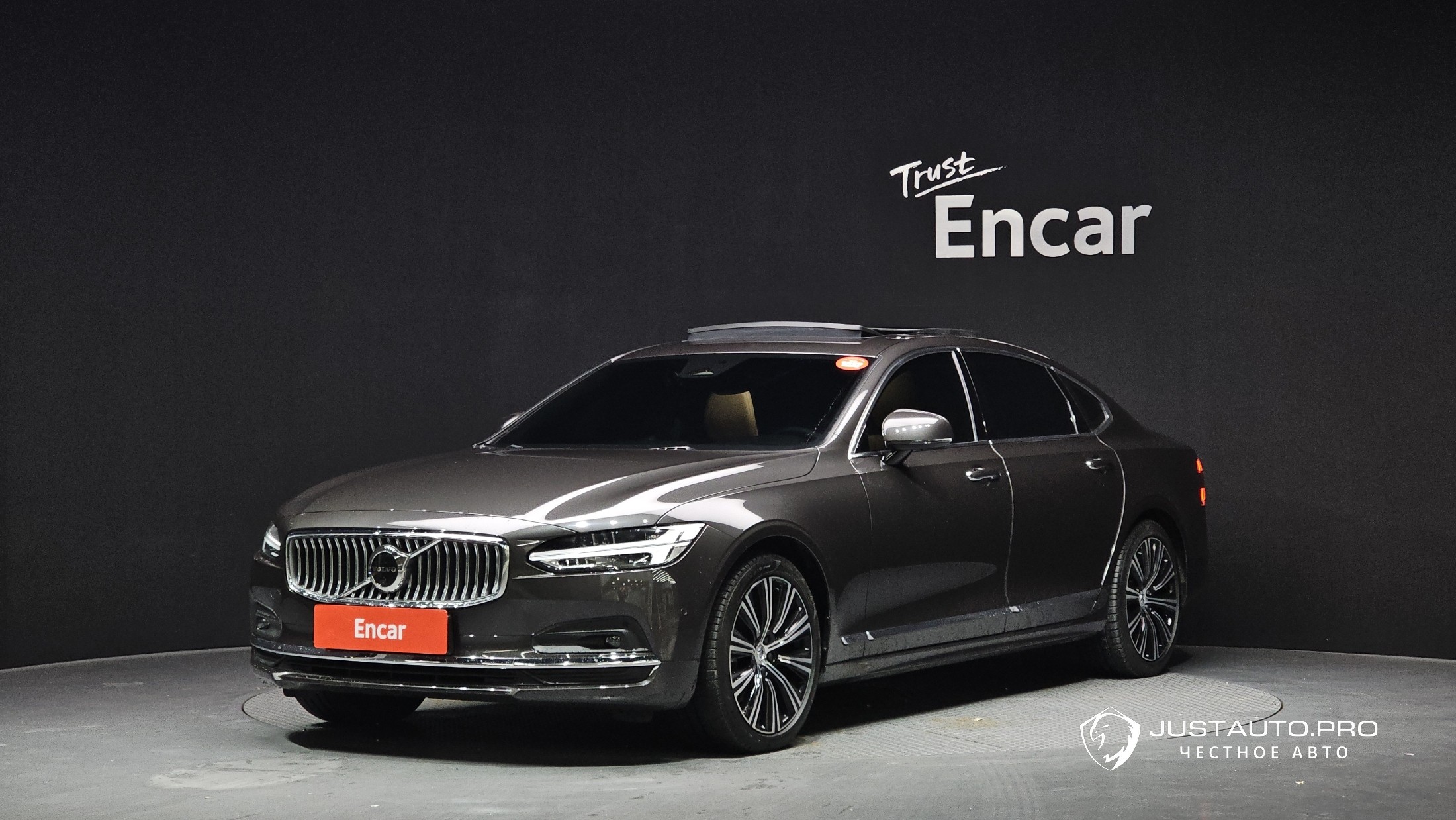 Автомобиль Volvo S90