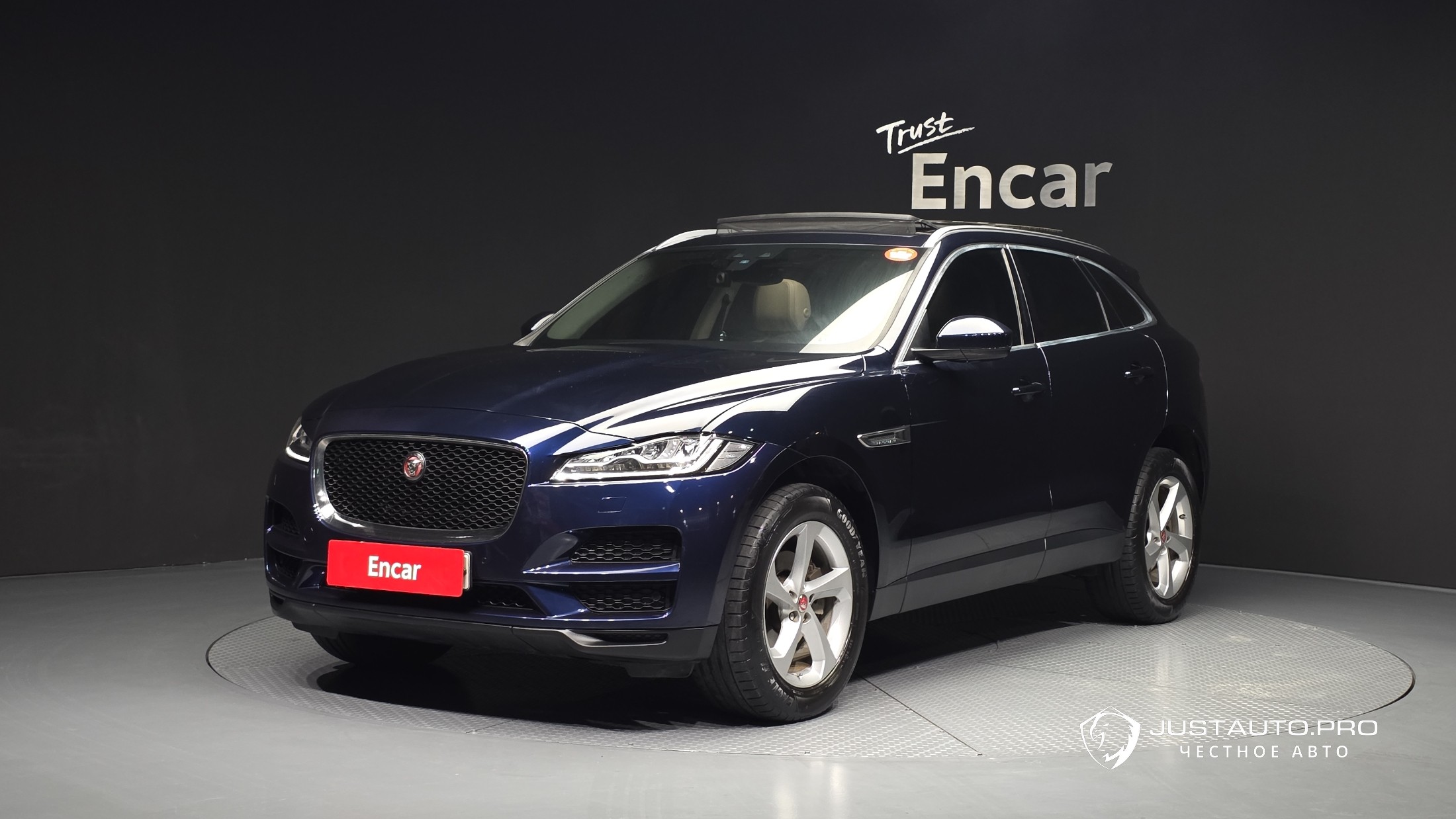 Автомобиль Jaguar F-PACE