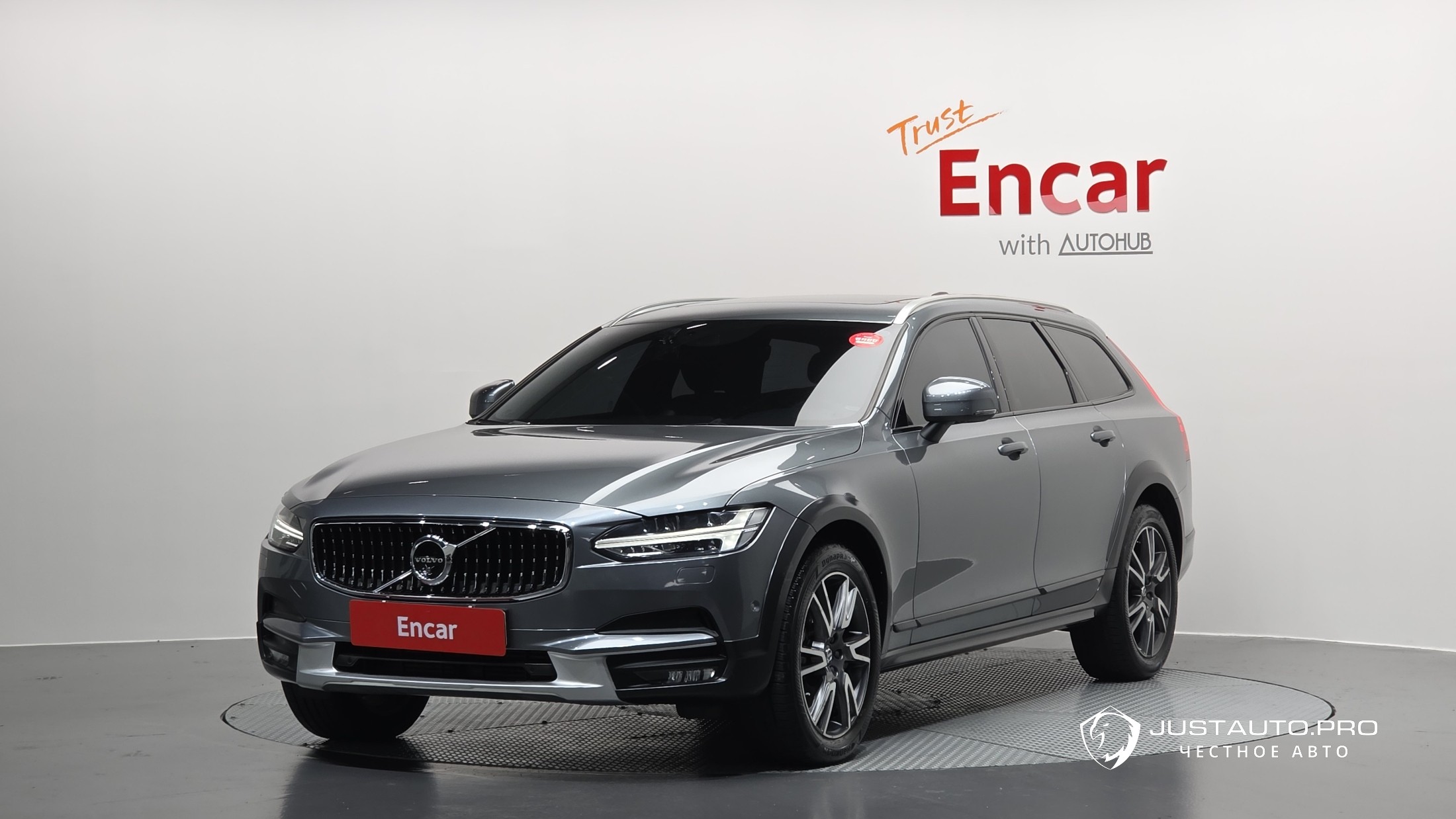 Автомобиль Volvo V90