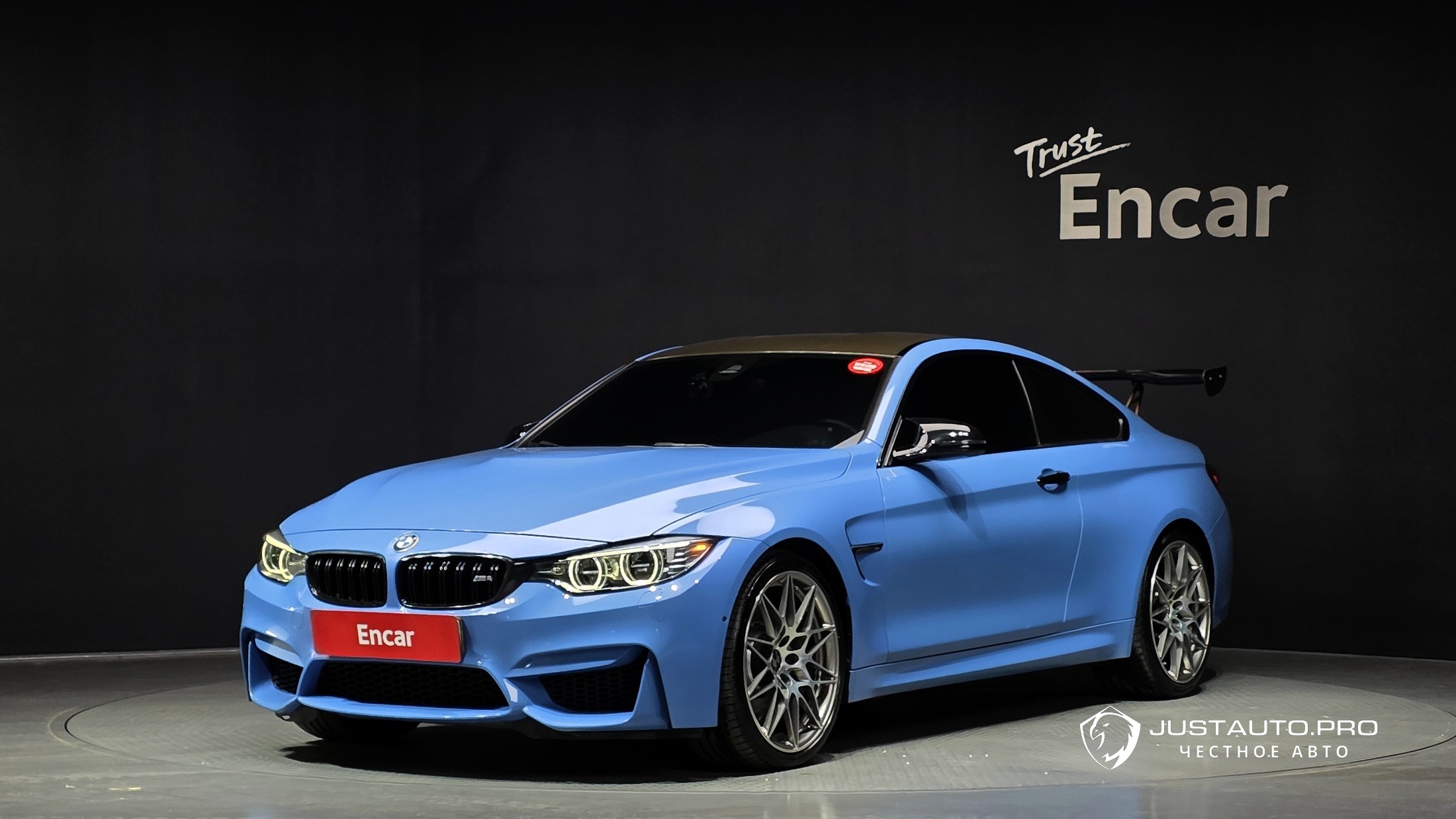 Автомобиль BMW M4