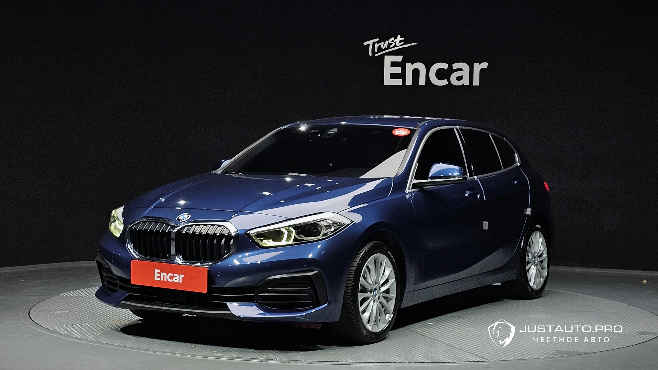 Автомобиль BMW 1-Series