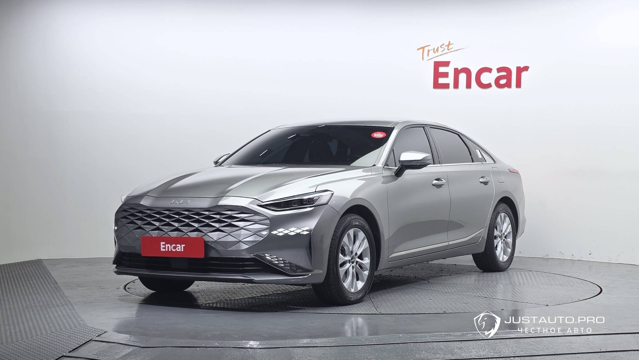 Автомобиль Kia K8