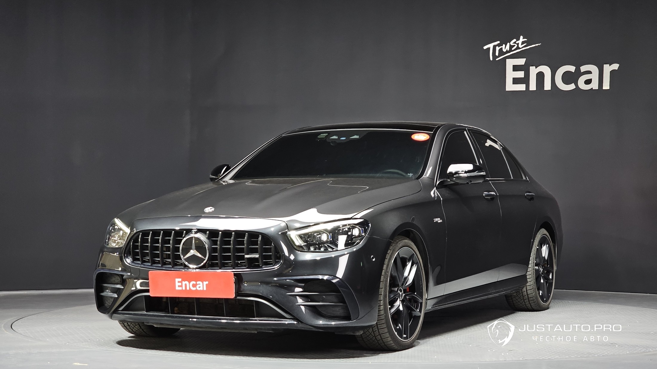 Автомобиль Mercedes-Benz E-Class