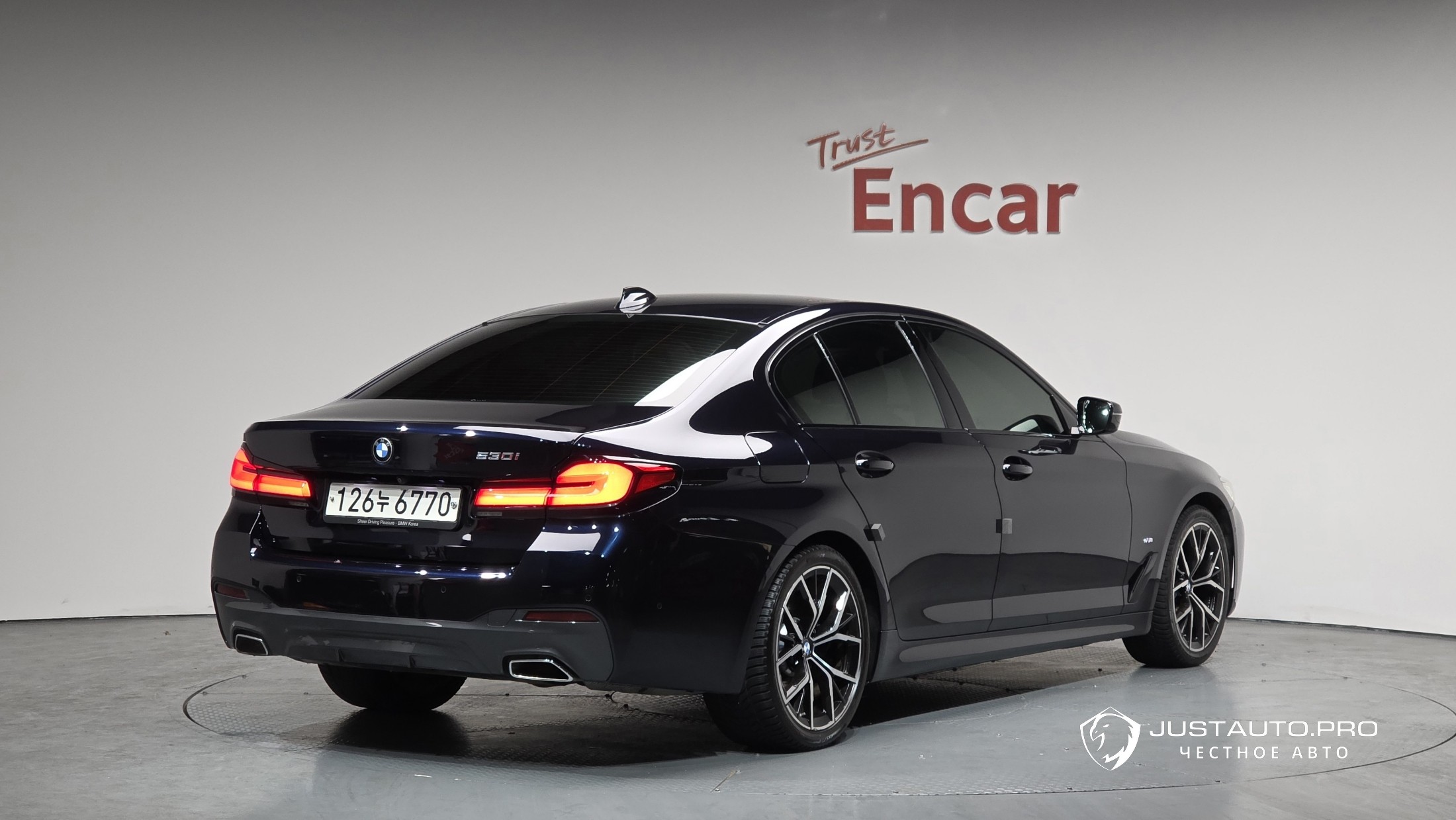 Автомобиль BMW 5-Series