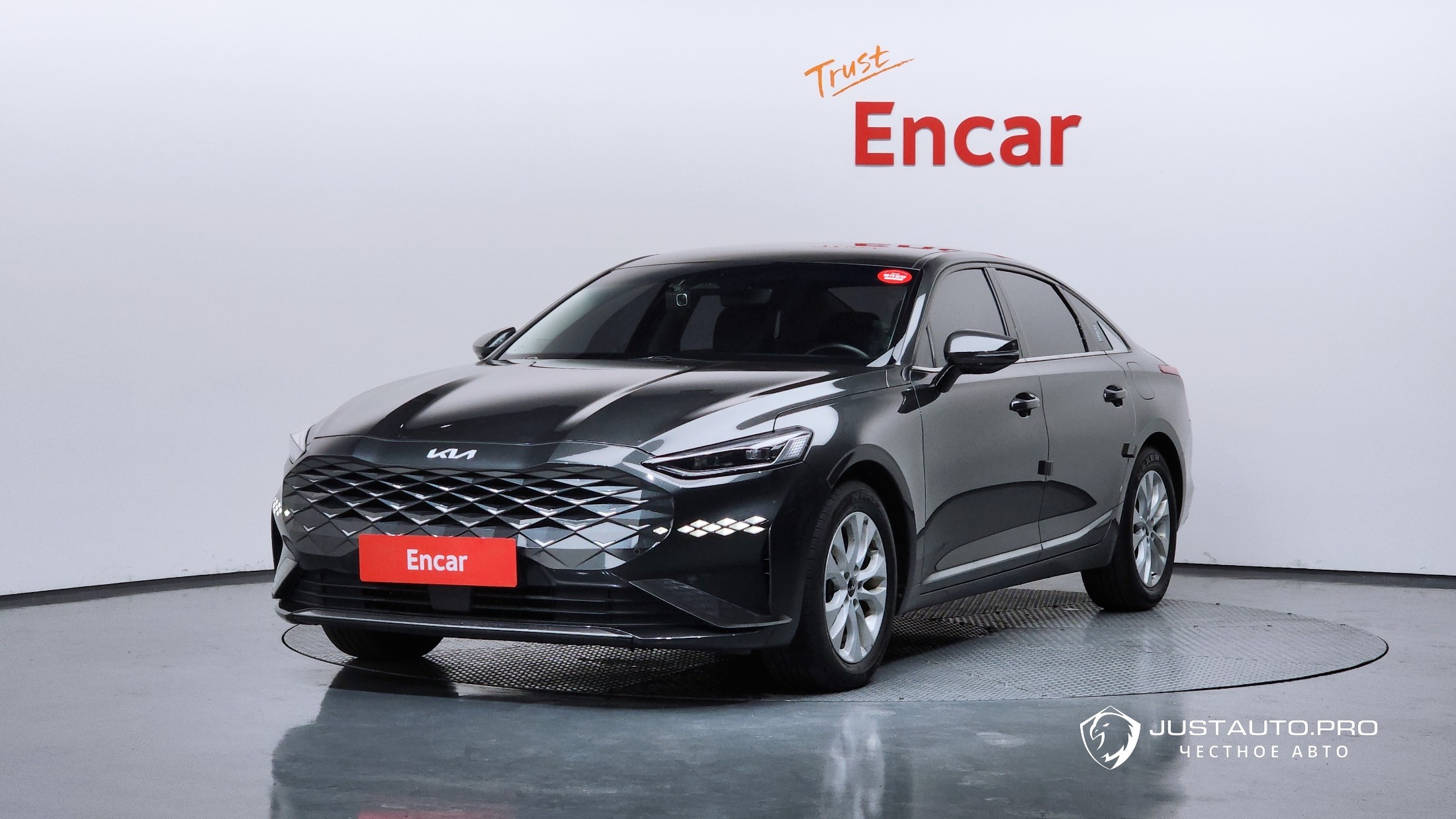 Автомобиль Kia K8