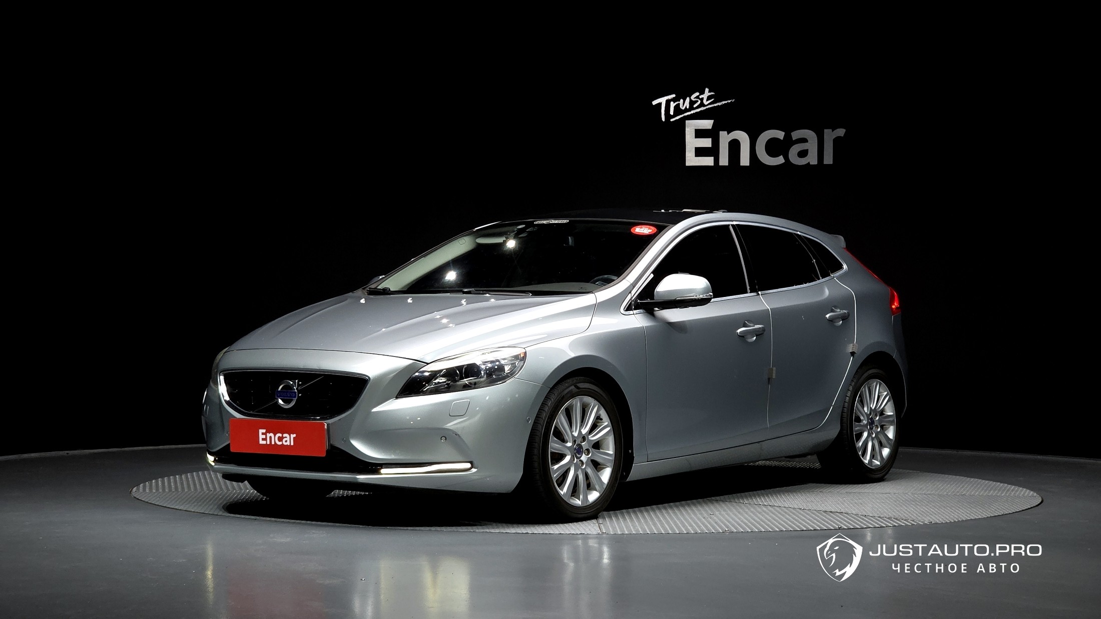 Автомобиль Volvo V40