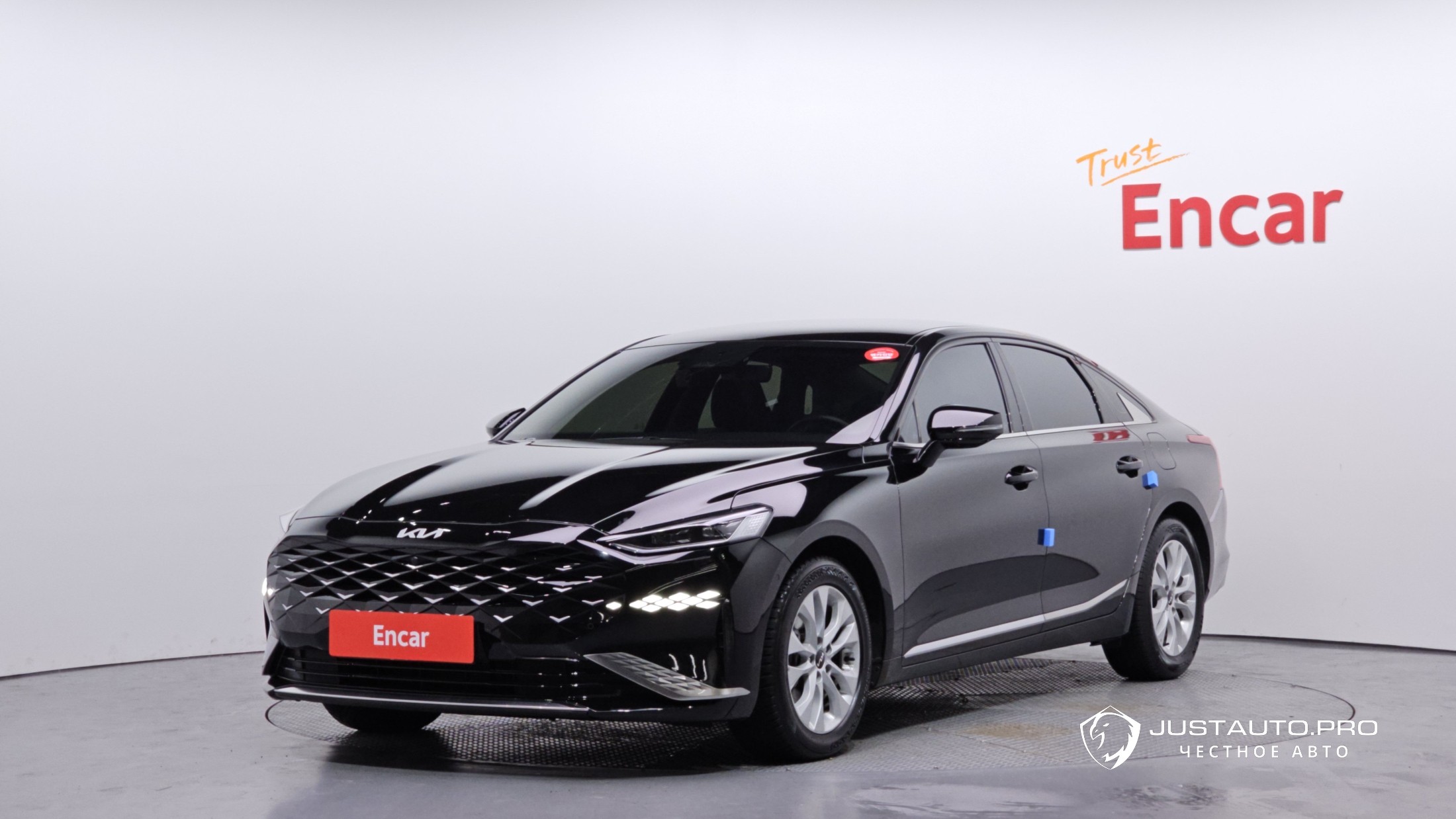 Автомобиль Kia K8