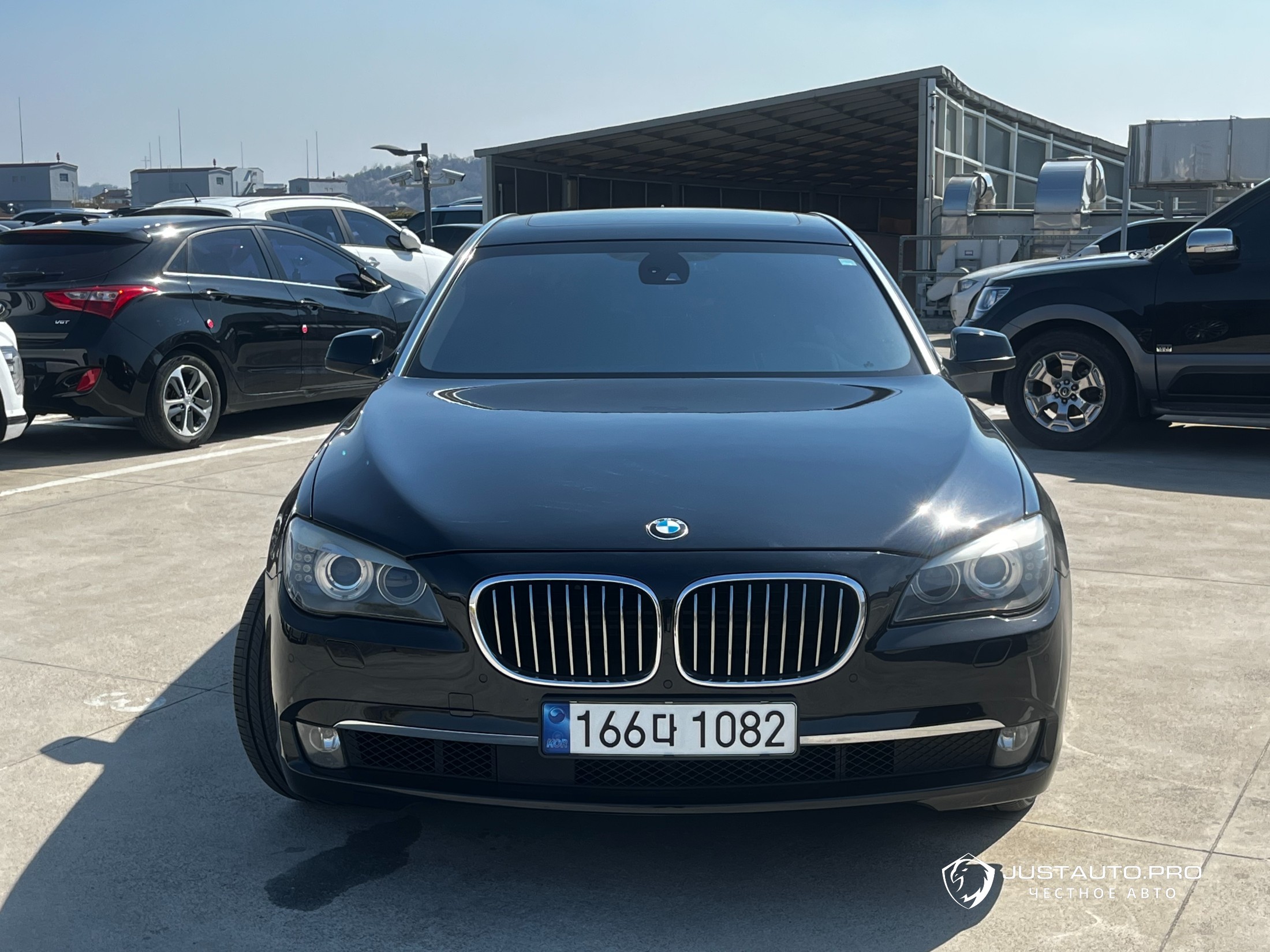 Автомобиль BMW 7-Series