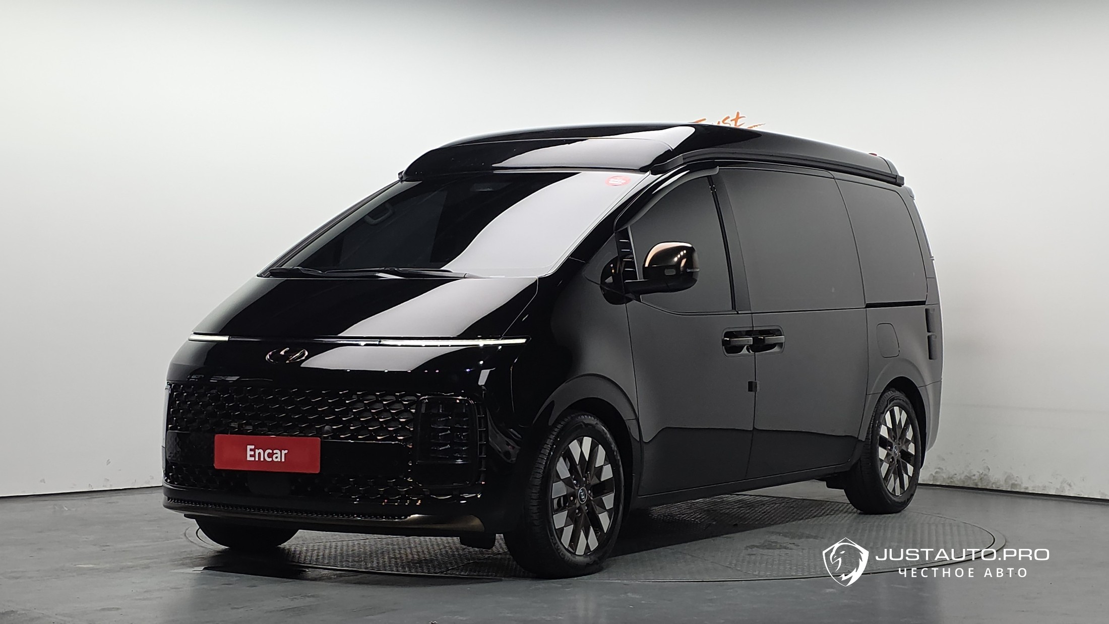 Автомобиль Hyundai Staria