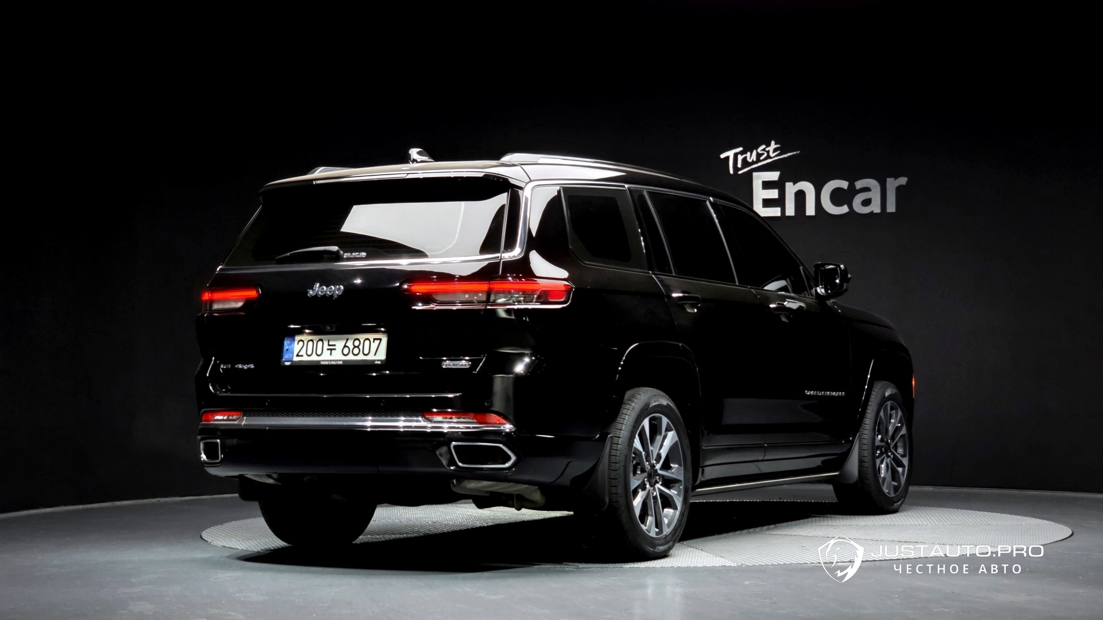 Автомобиль Jeep Cherokee