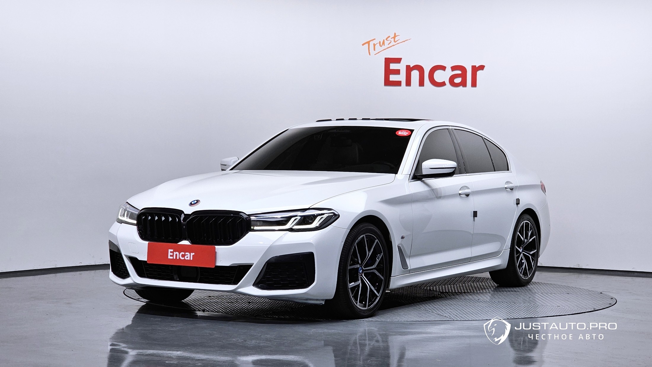 Автомобиль BMW 5-Series