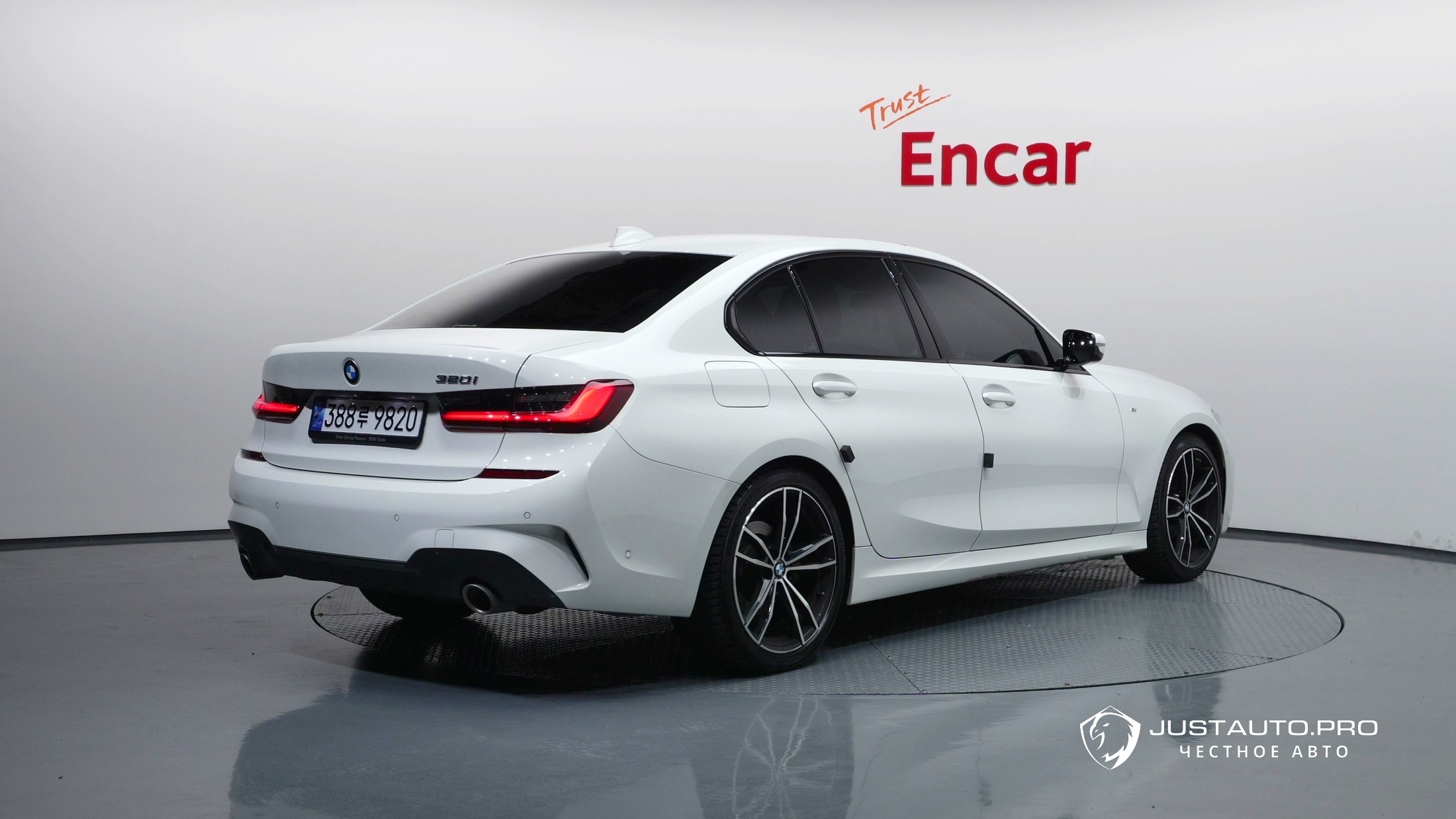 Автомобиль BMW 3-Series