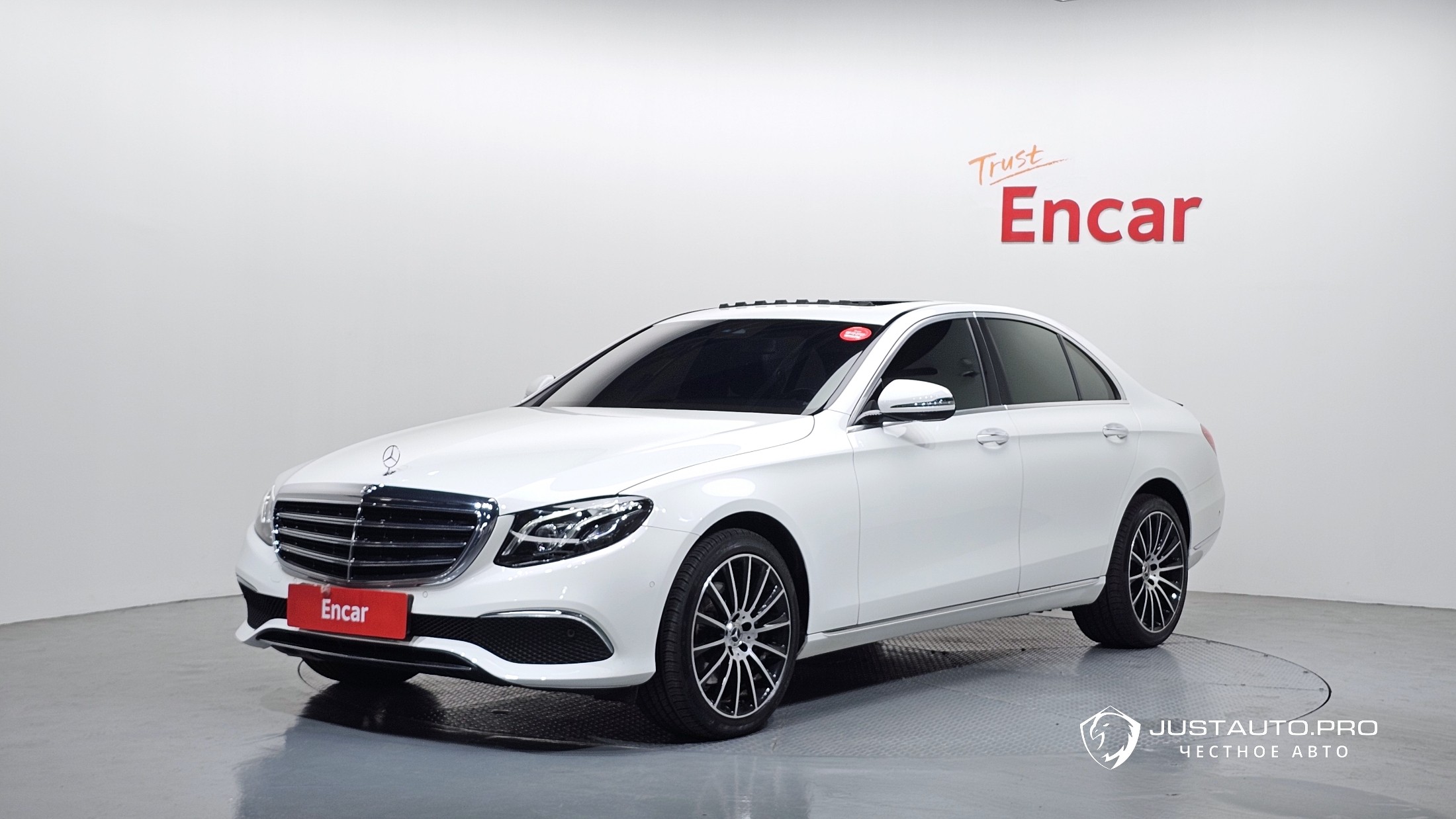 Автомобиль Mercedes-Benz E-Class