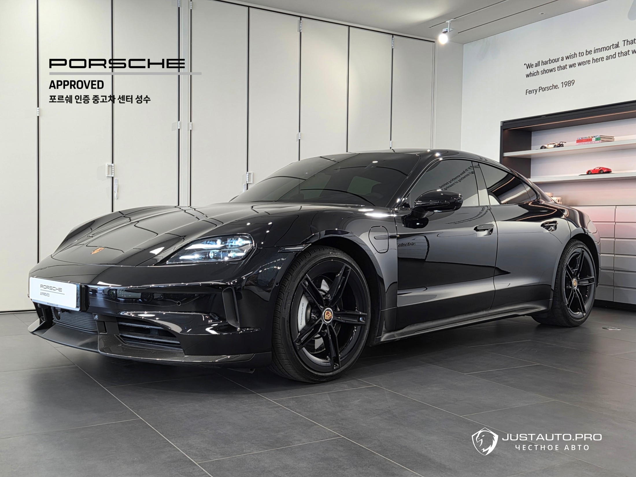 Автомобиль Porsche Taycan