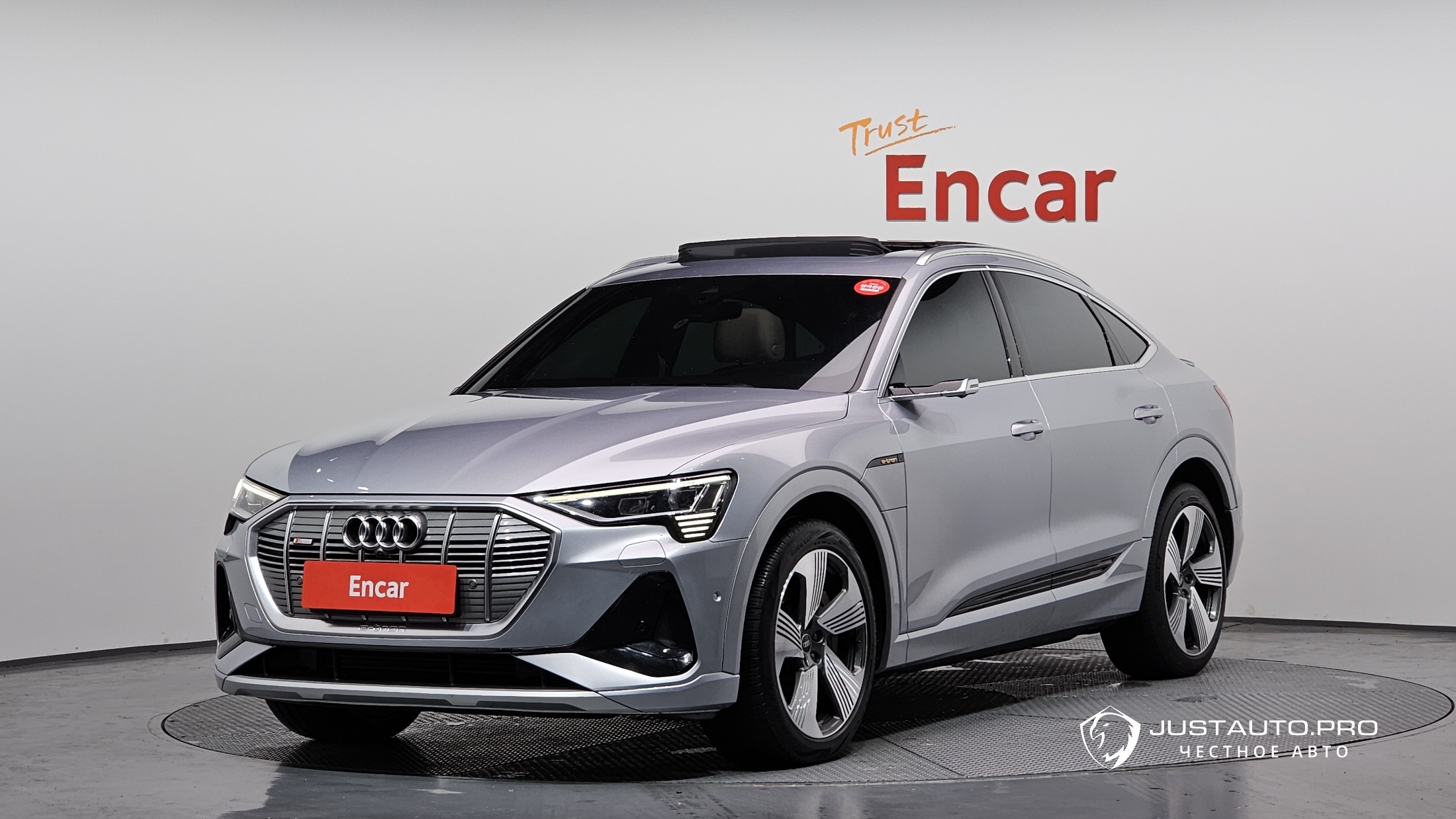 Автомобиль Audi e-tron
