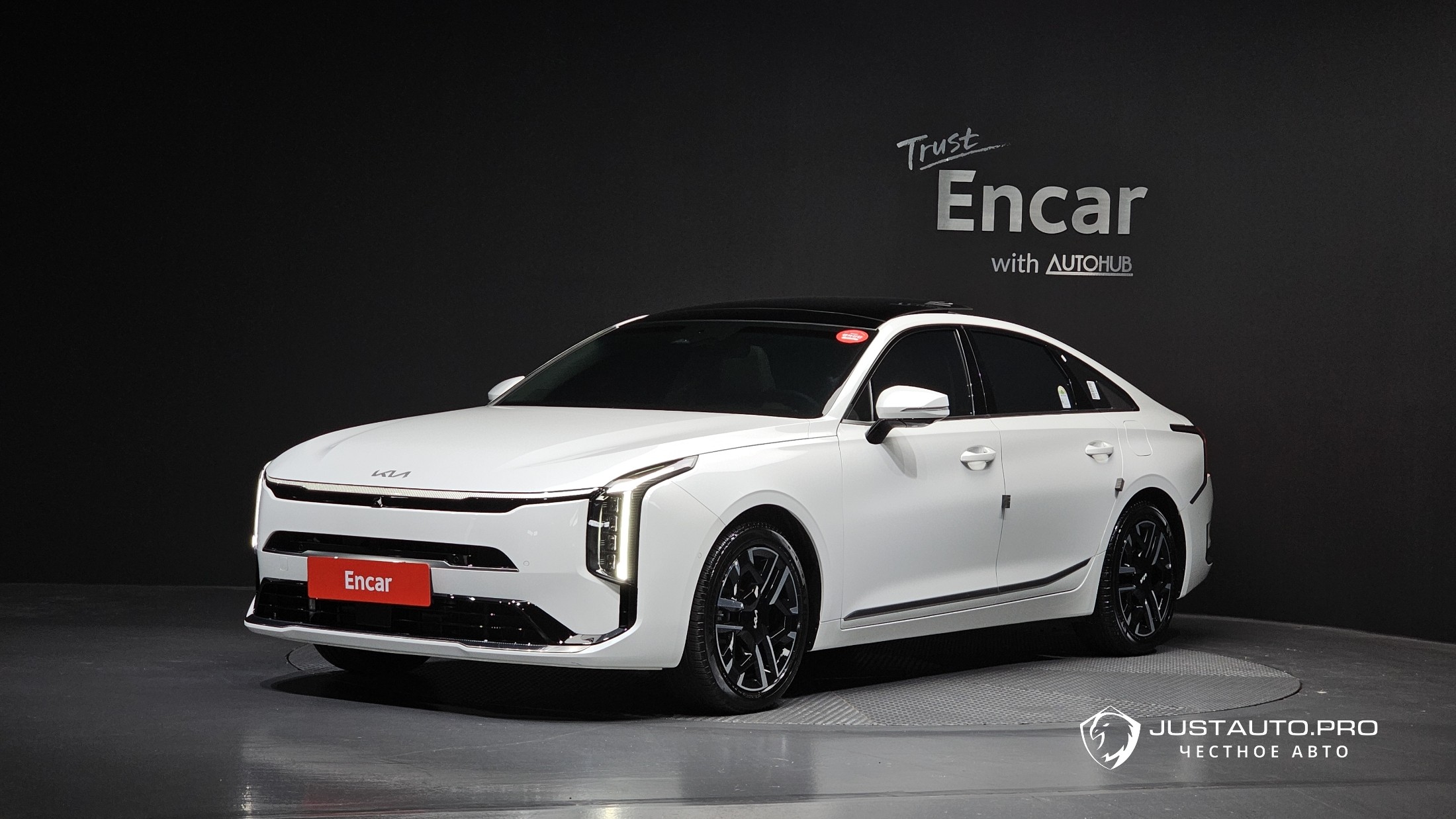 Автомобиль Kia K8