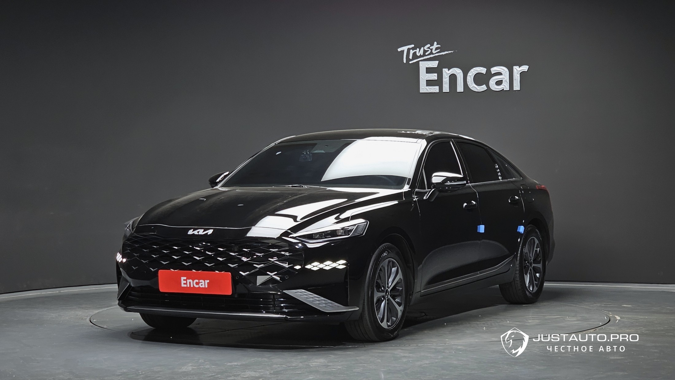 Автомобиль Kia K8
