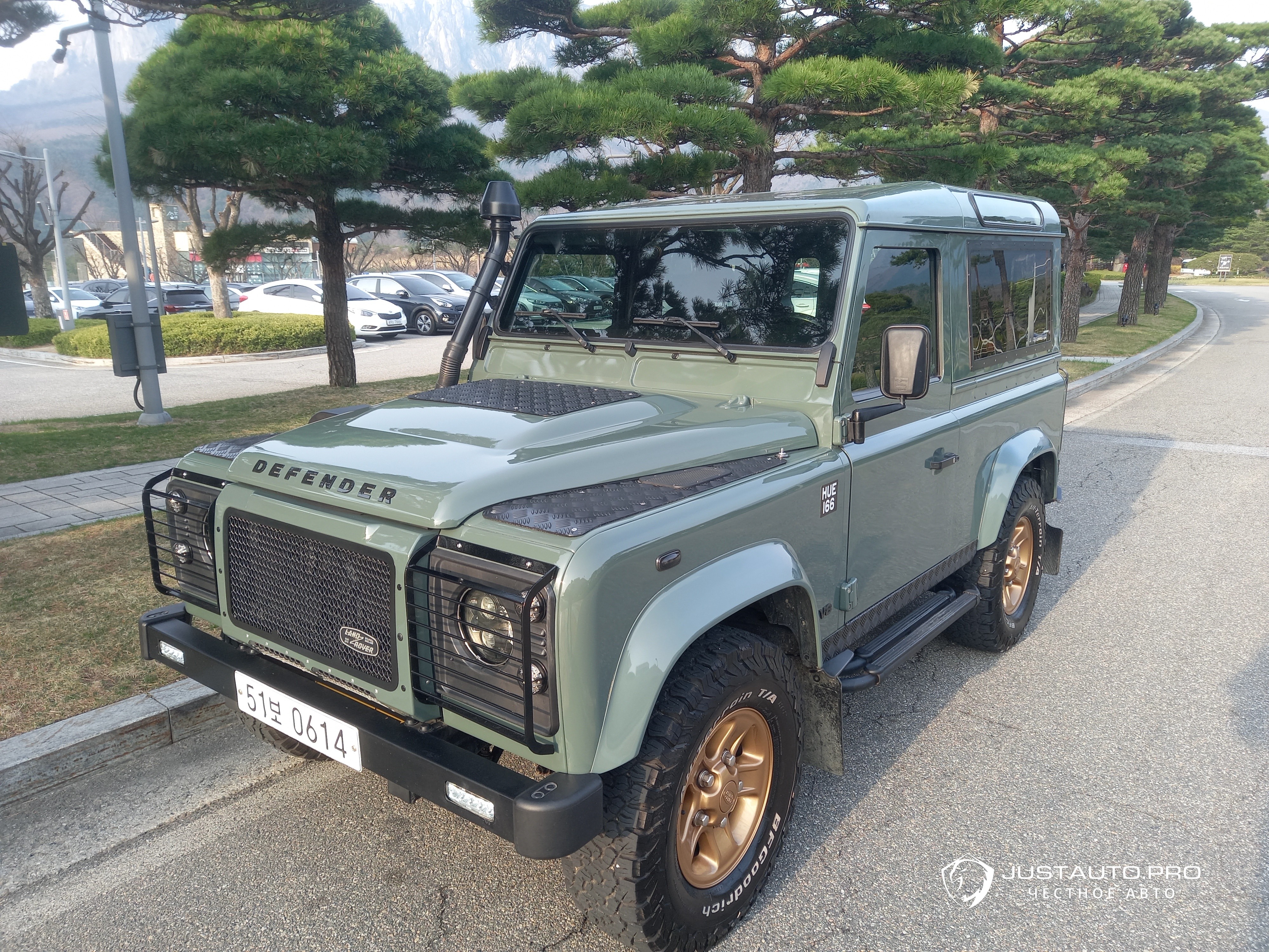 Автомобиль Land Rover Defender