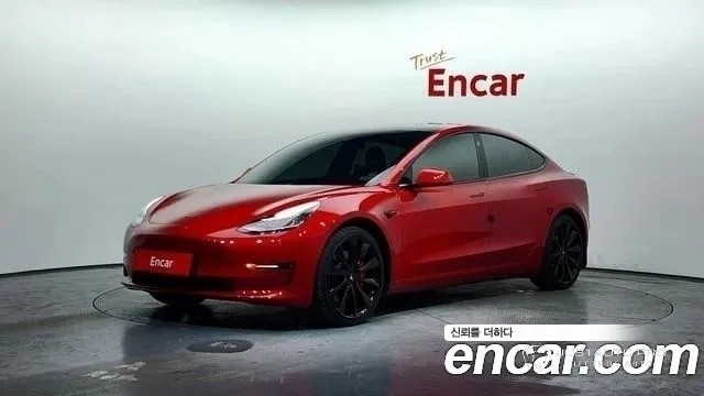 Автомобиль Tesla Model 3