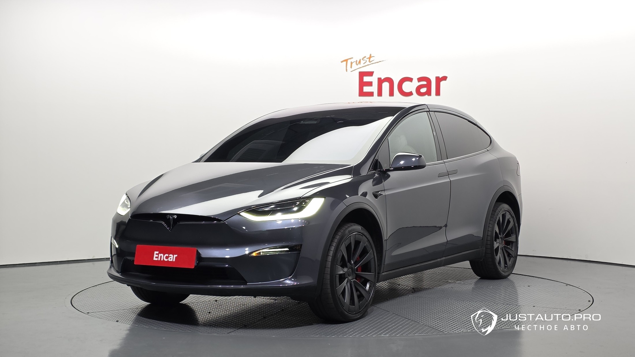 Автомобиль Tesla Model X