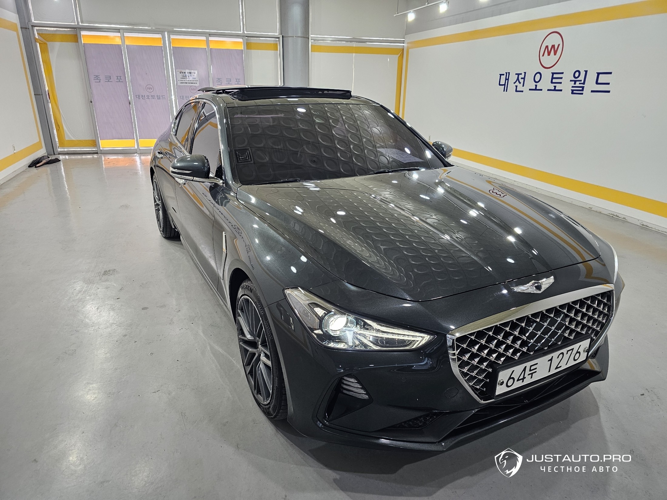Автомобиль Genesis G70