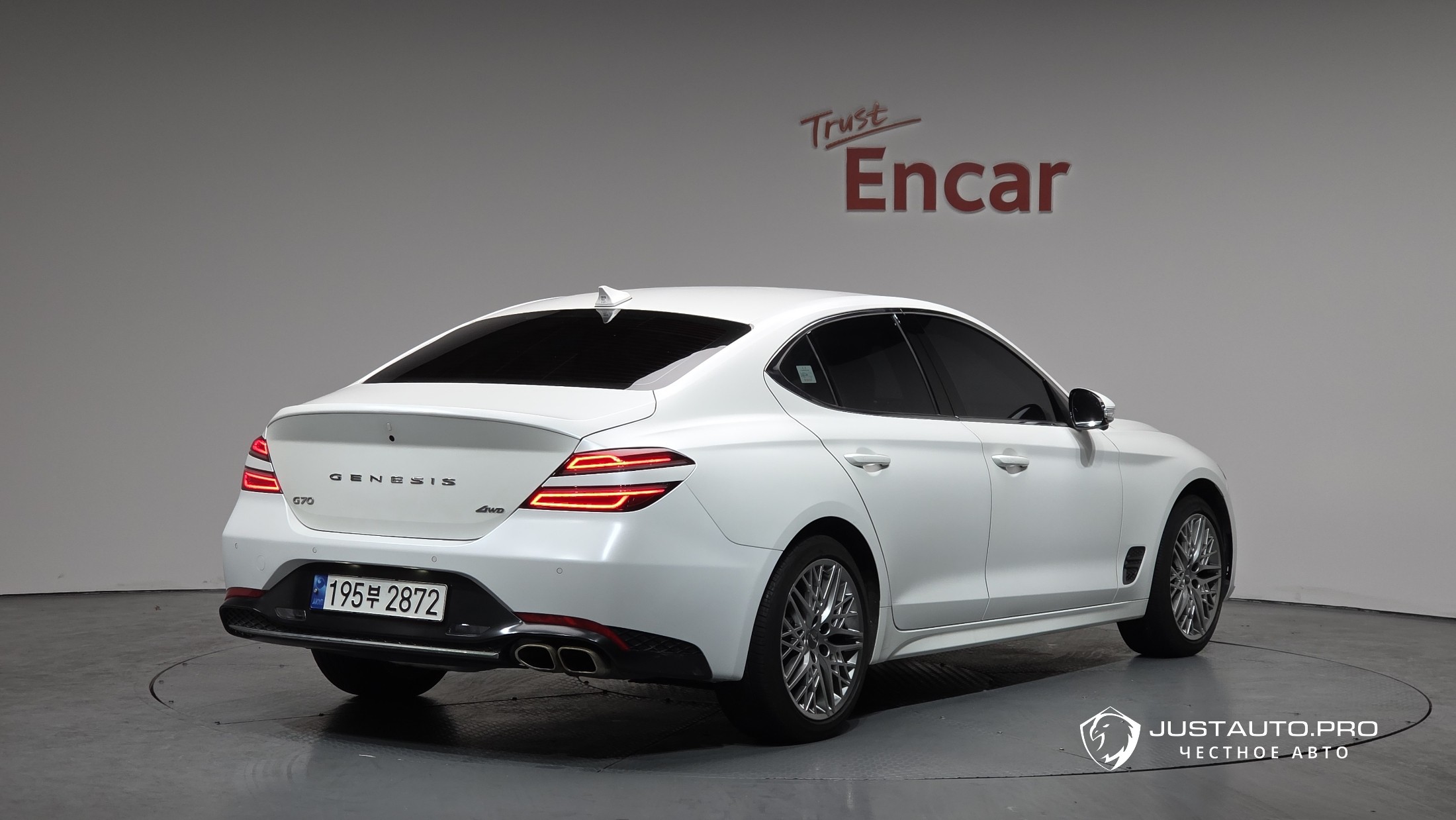 Автомобиль Genesis G70