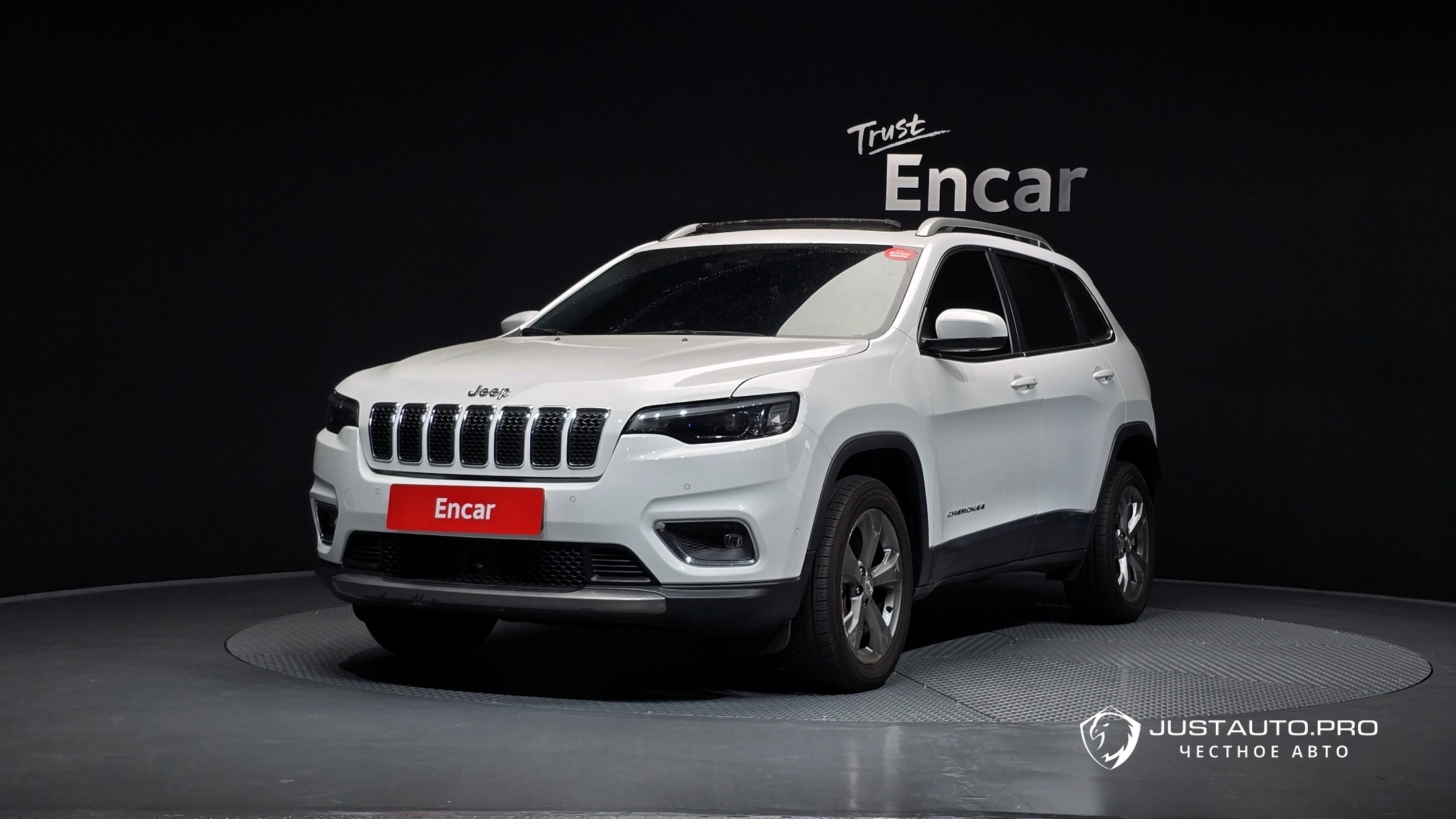 Автомобиль Jeep Cherokee