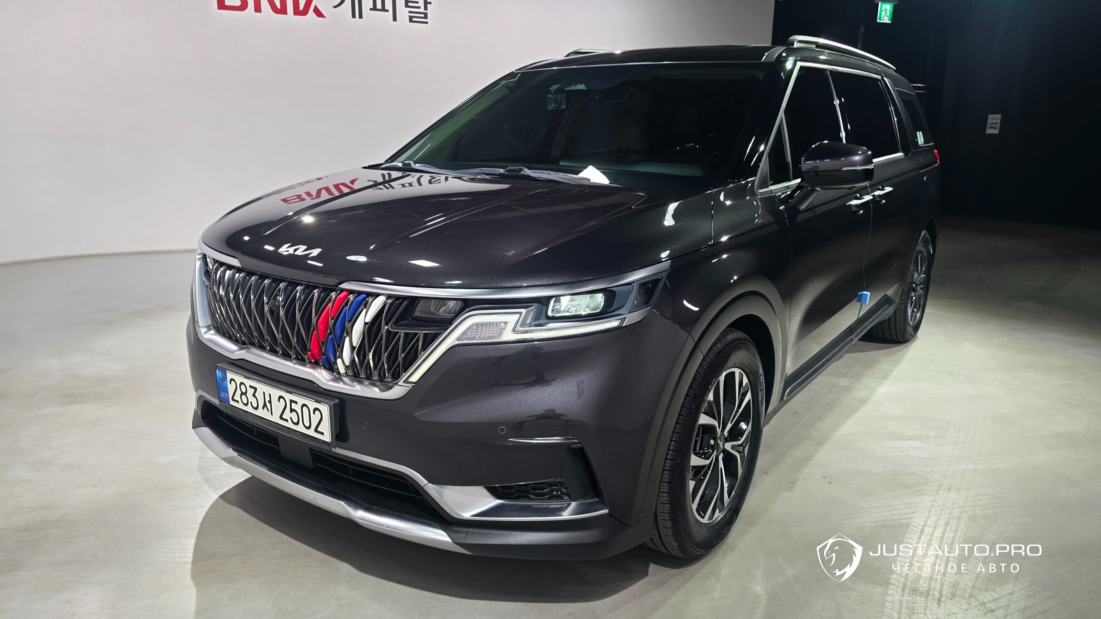 Автомобиль Kia Canival