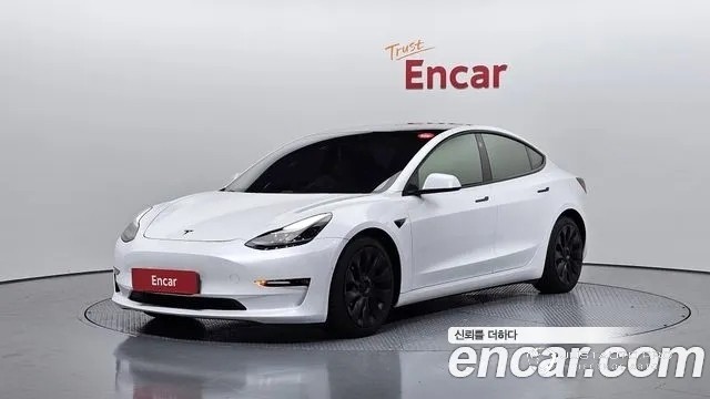Автомобиль Tesla Model 3