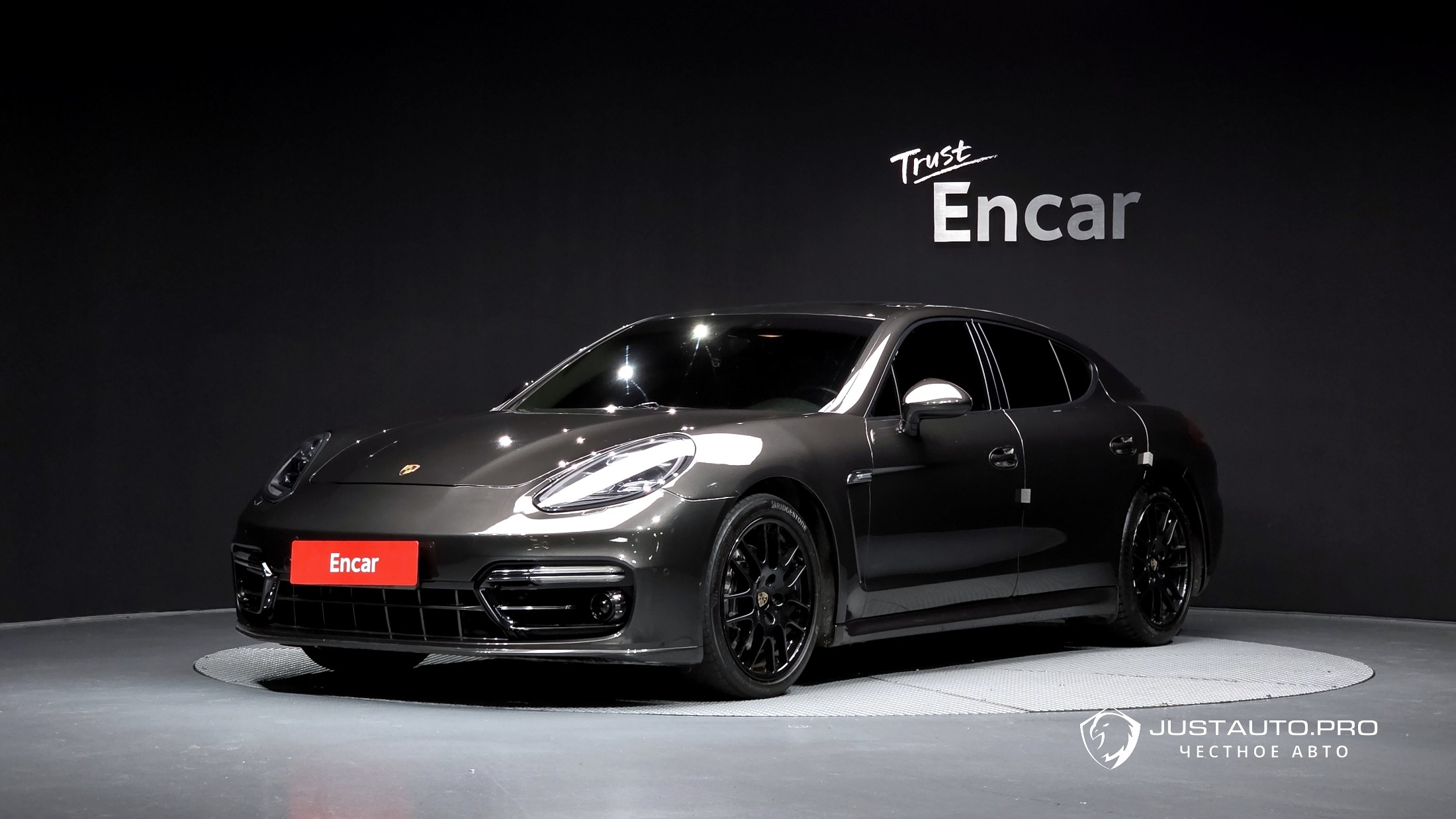 Автомобиль Porsche Panamera