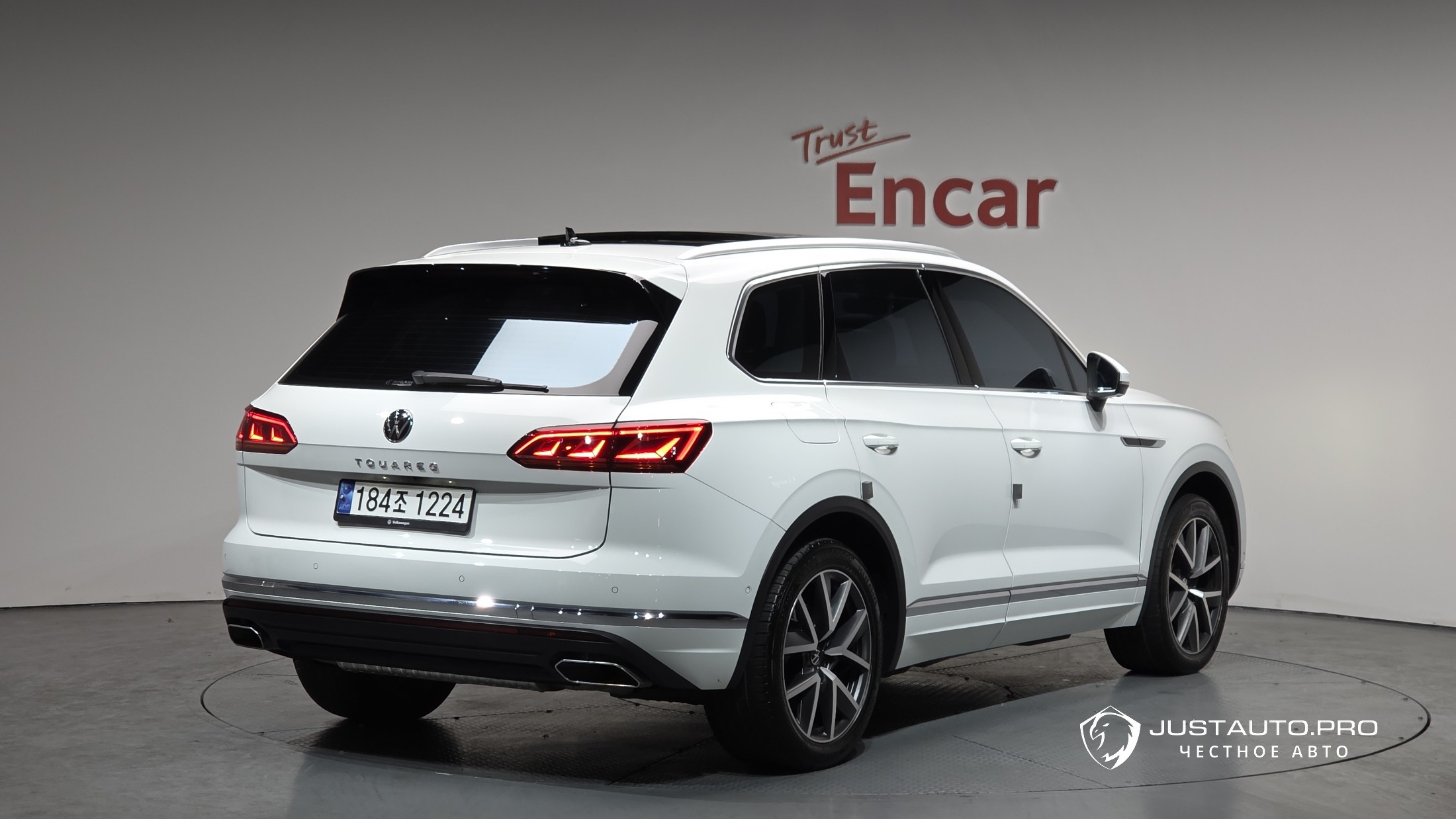 Автомобиль Volkswagen Touareg