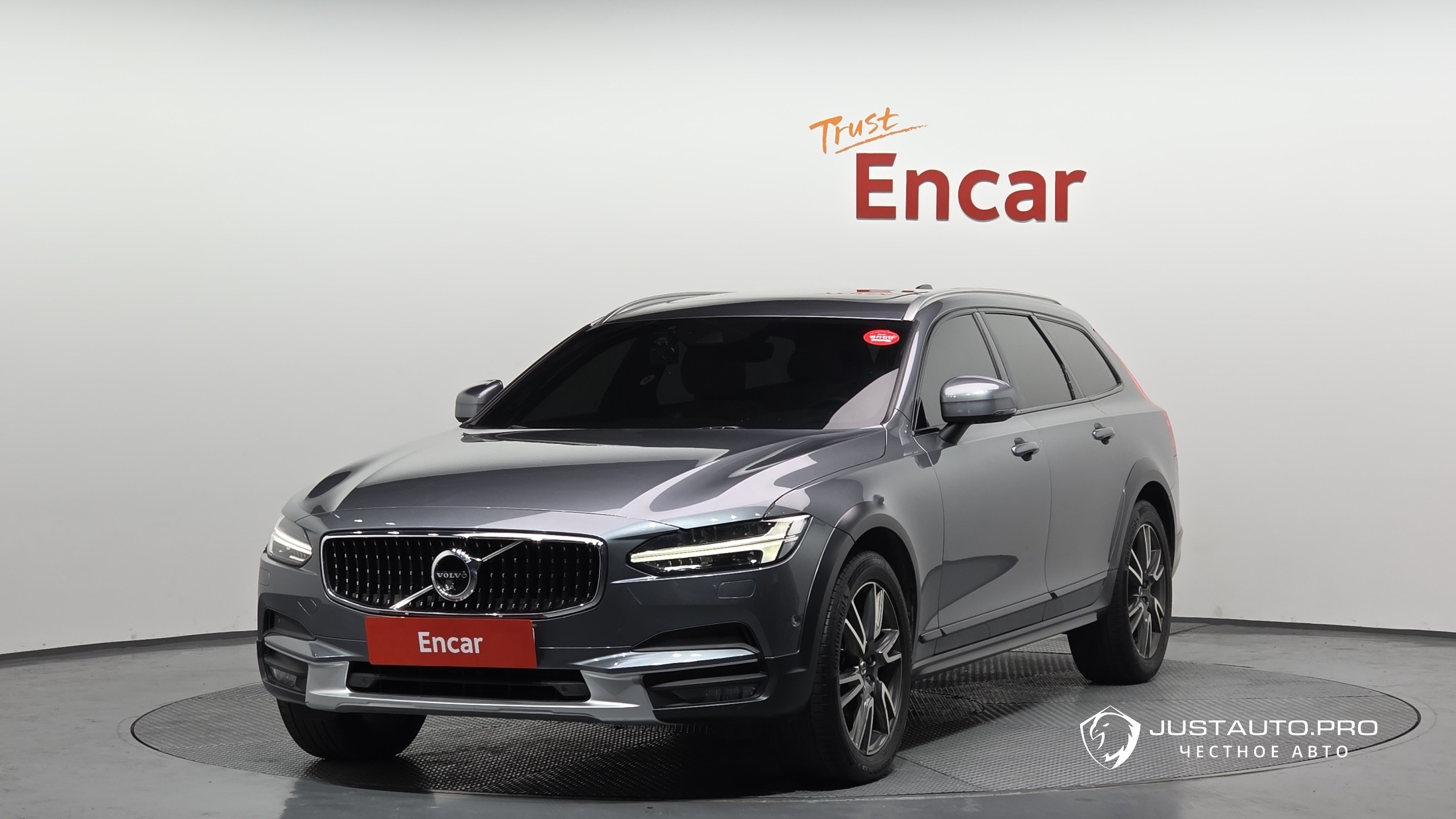 Автомобиль Volvo V90
